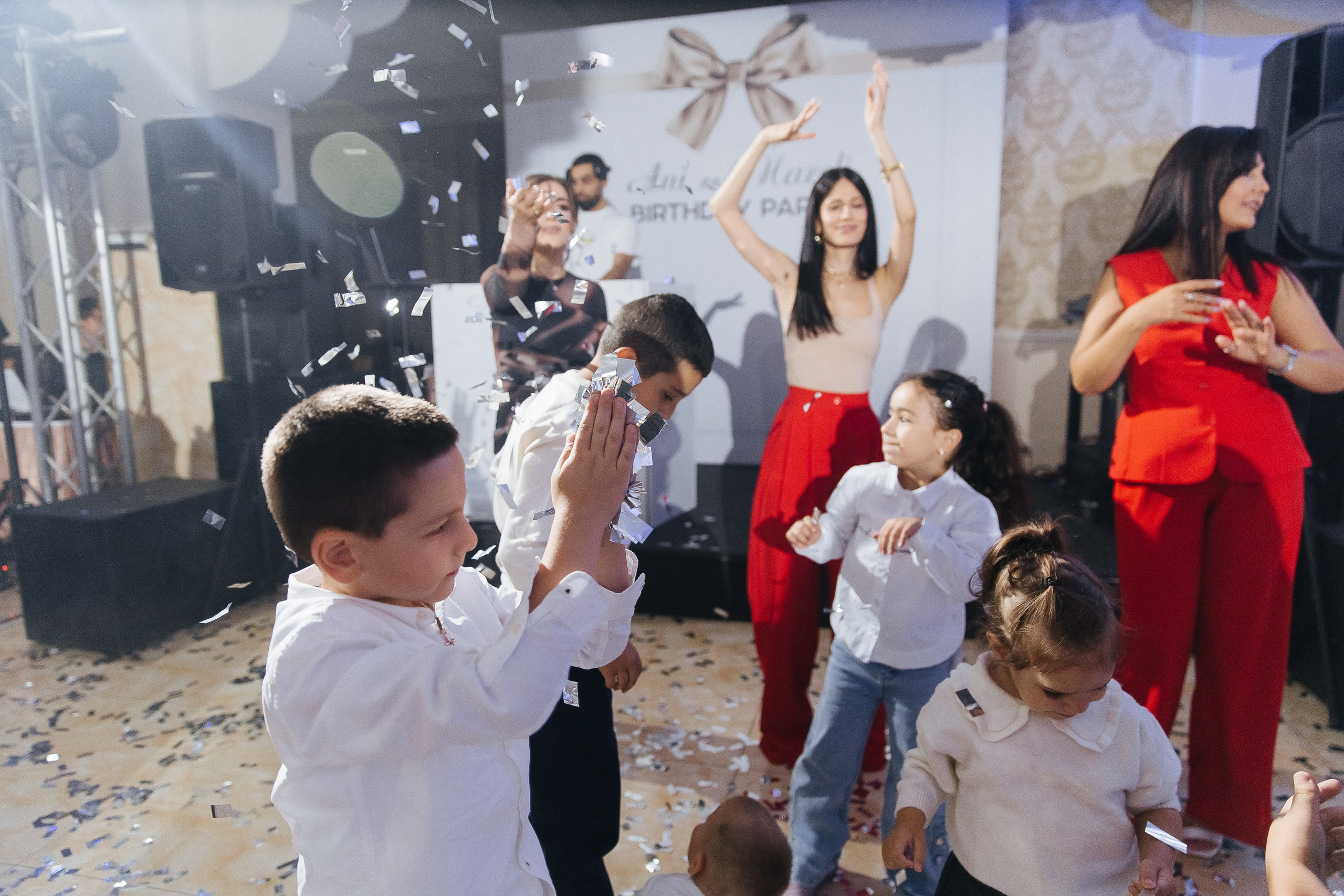 Ани и Назели. 35&5 День рождения, «Янтарь». Фотограф в Красноярске Надежда Воскресенская