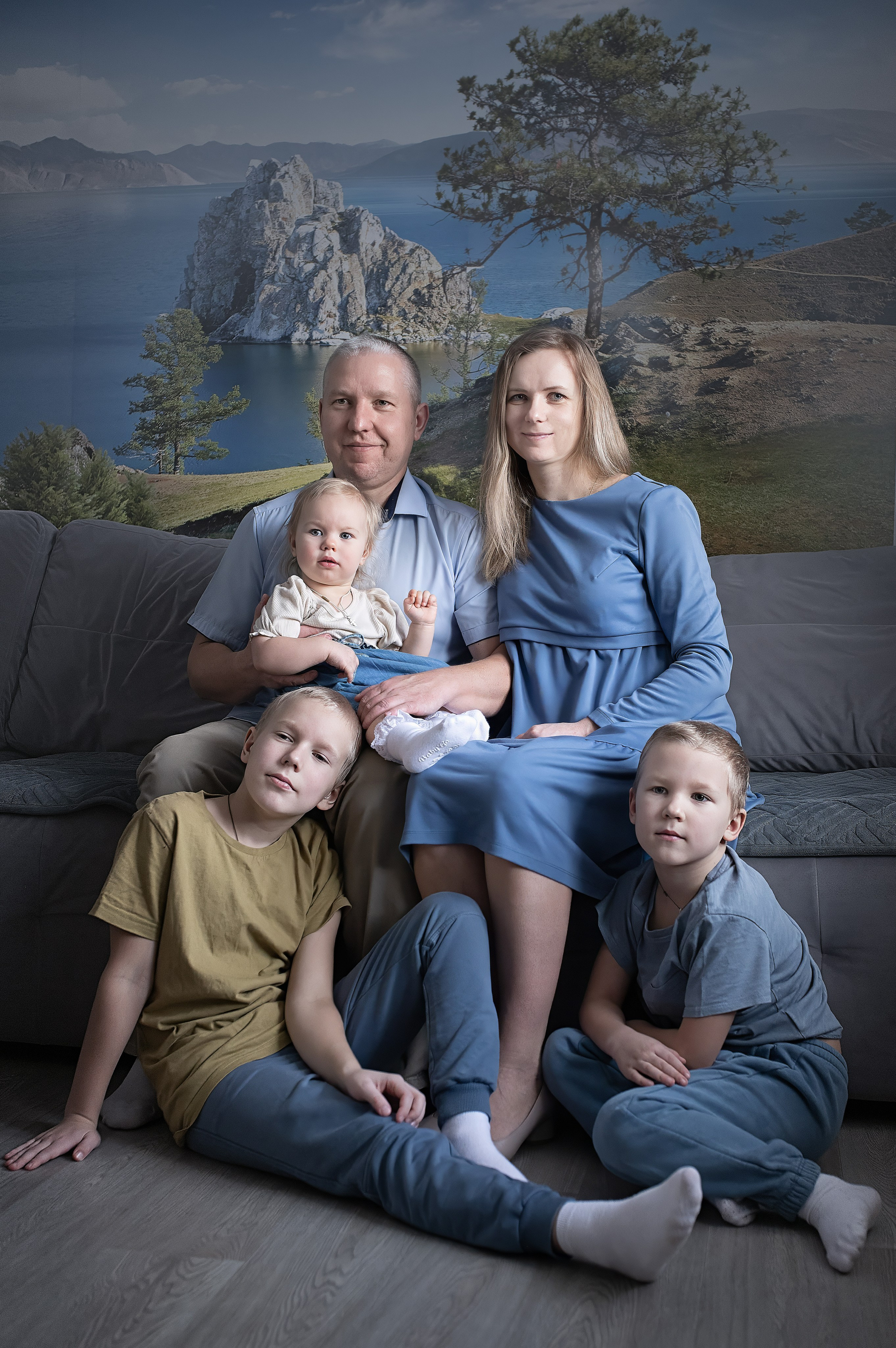 Семья Ляминых дома. Фотографы крещения/венчания  Красноярск Татьяна и Вячеслав Переваловы