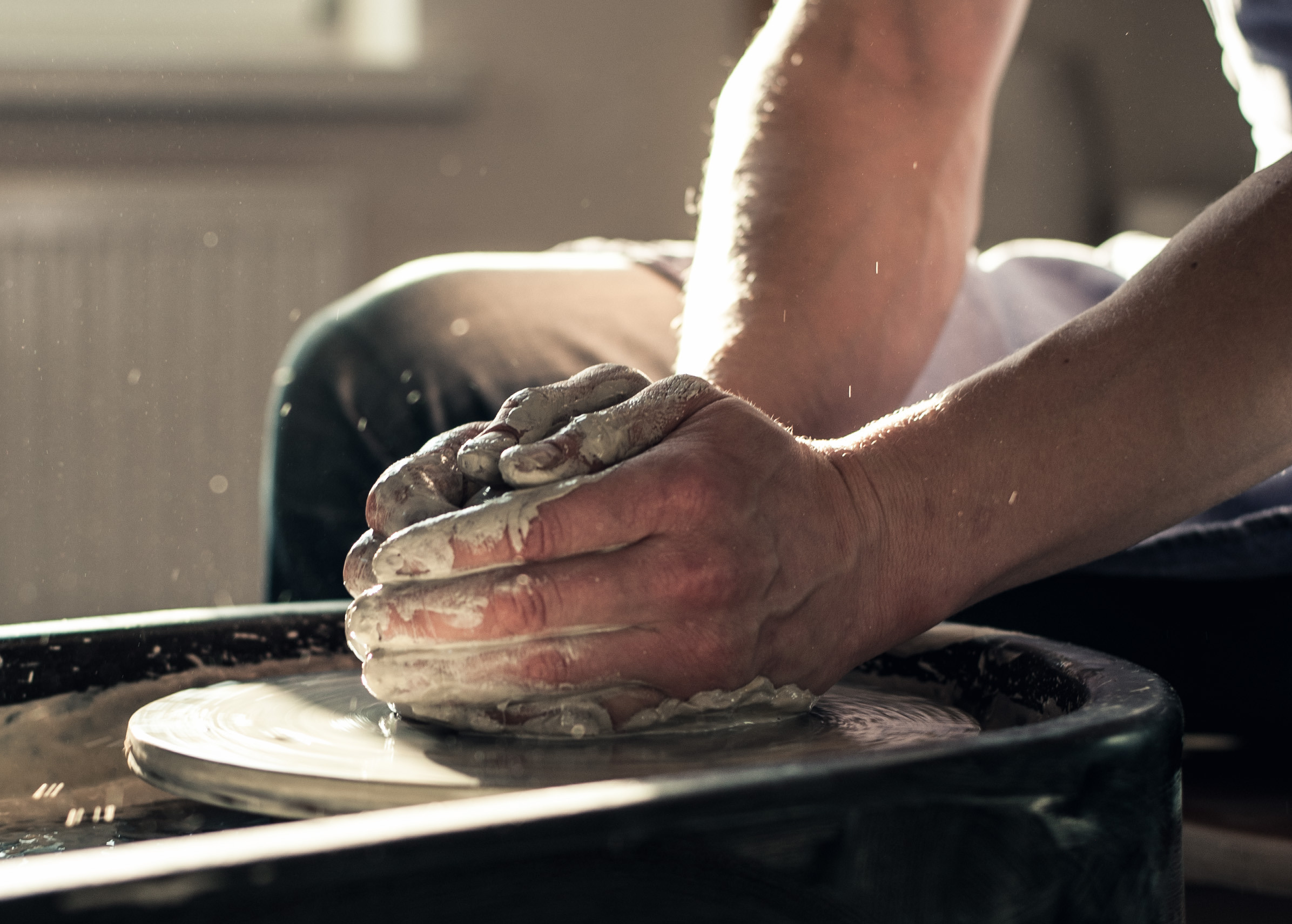 Денис, гончарная мастерская. Бренд-фотограф для экспертов и блогеров в Москве Влада Горбовская