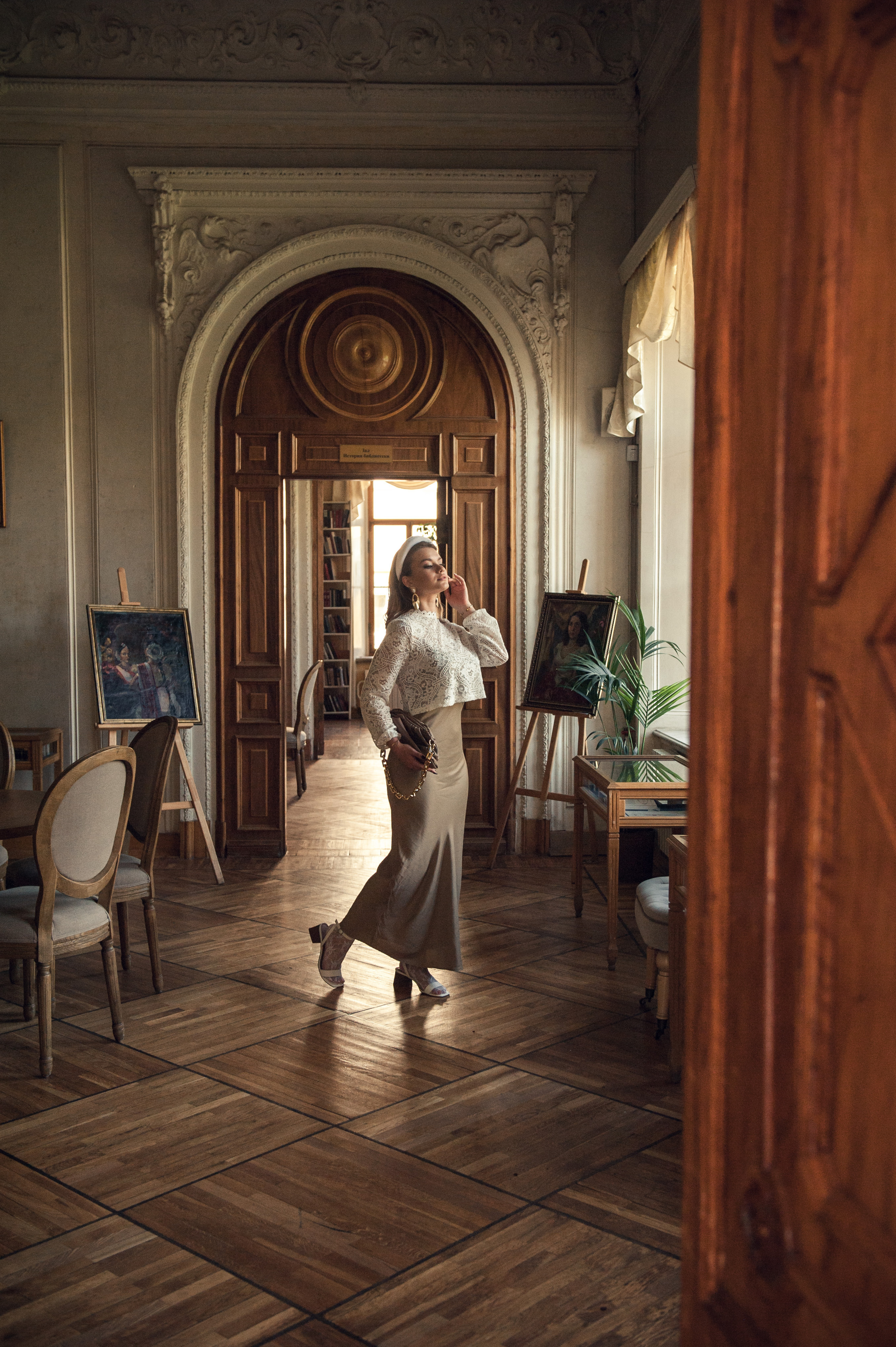 Вероника, библиотека. Бренд-фотограф для экспертов и блогеров в Москве Влада Горбовская