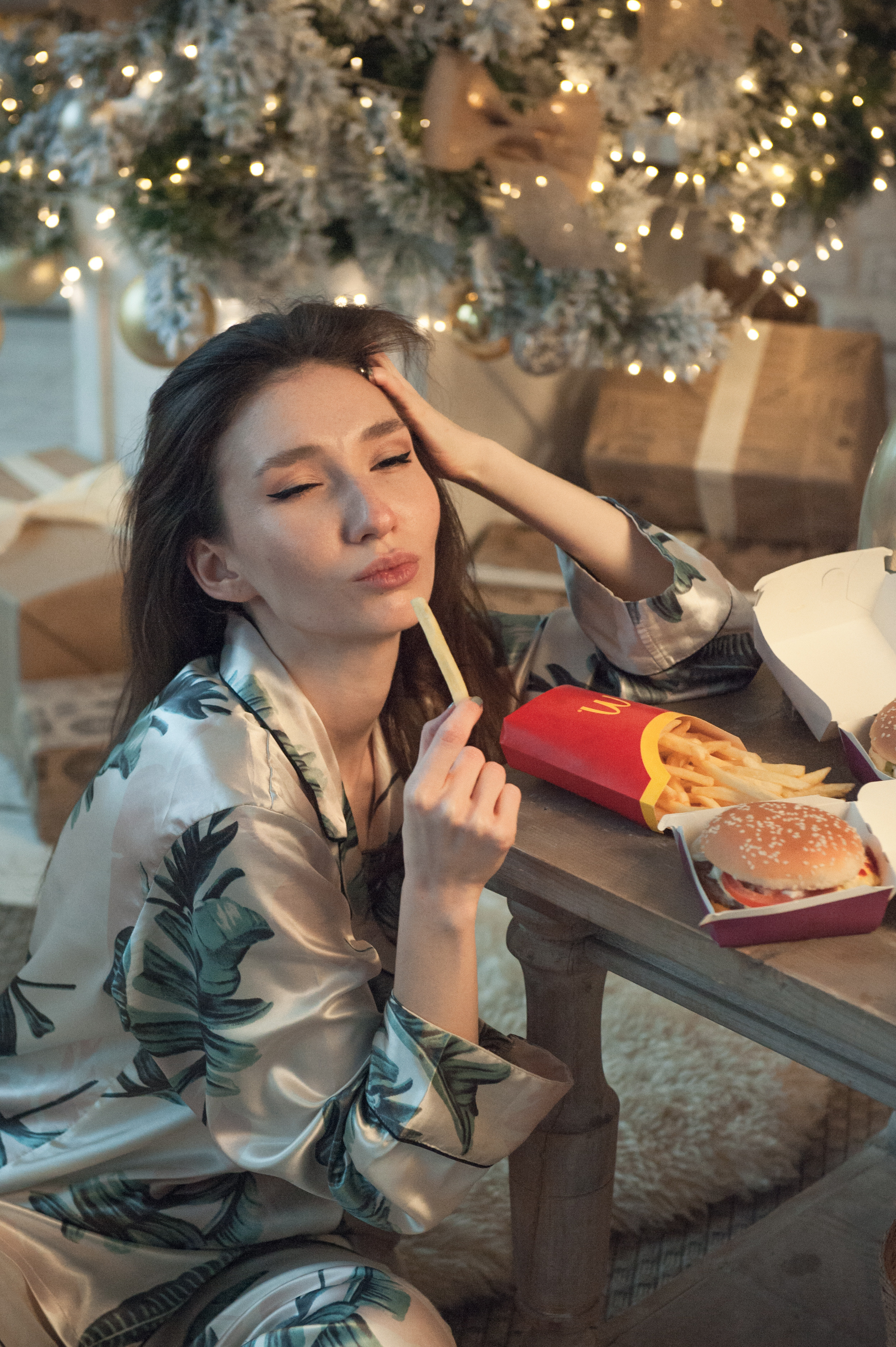 Пижамная вечеринка, новогодняя съемка в фотостудии LAMPA. Бренд-фотограф для экспертов и блогеров в Москве Влада Горбовская