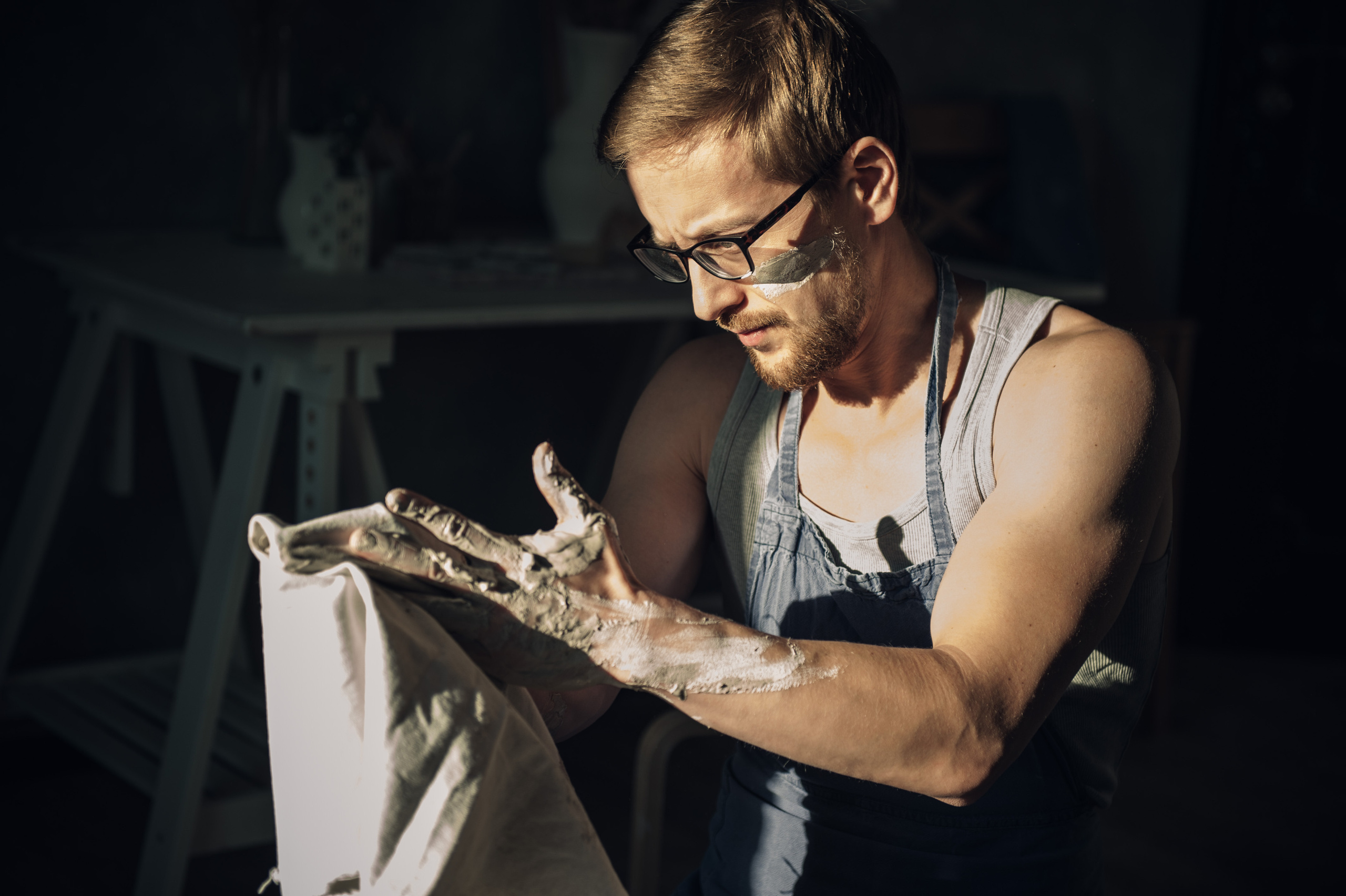 Денис, гончарная мастерская. Бренд-фотограф для экспертов и блогеров в Москве Влада Горбовская