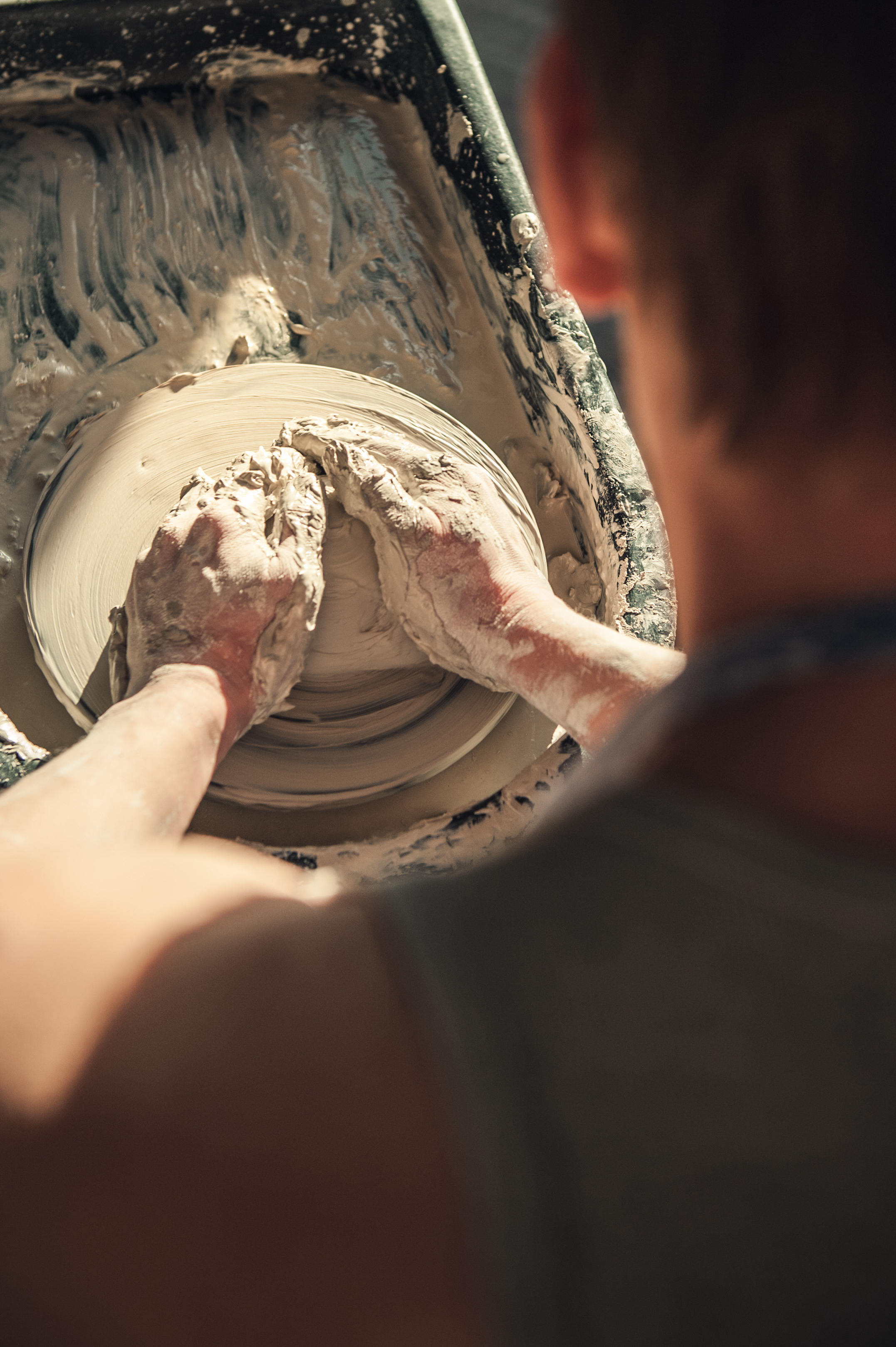 Денис, гончарная мастерская. Бренд-фотограф для экспертов и блогеров в Москве Влада Горбовская