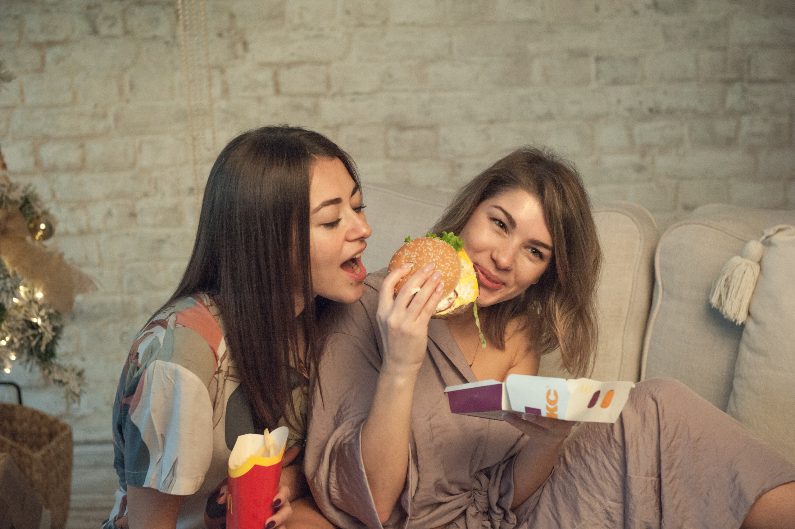 Пижамная вечеринка, новогодняя съемка в фотостудии LAMPA. Бренд-фотограф для экспертов и блогеров в Москве Влада Горбовская