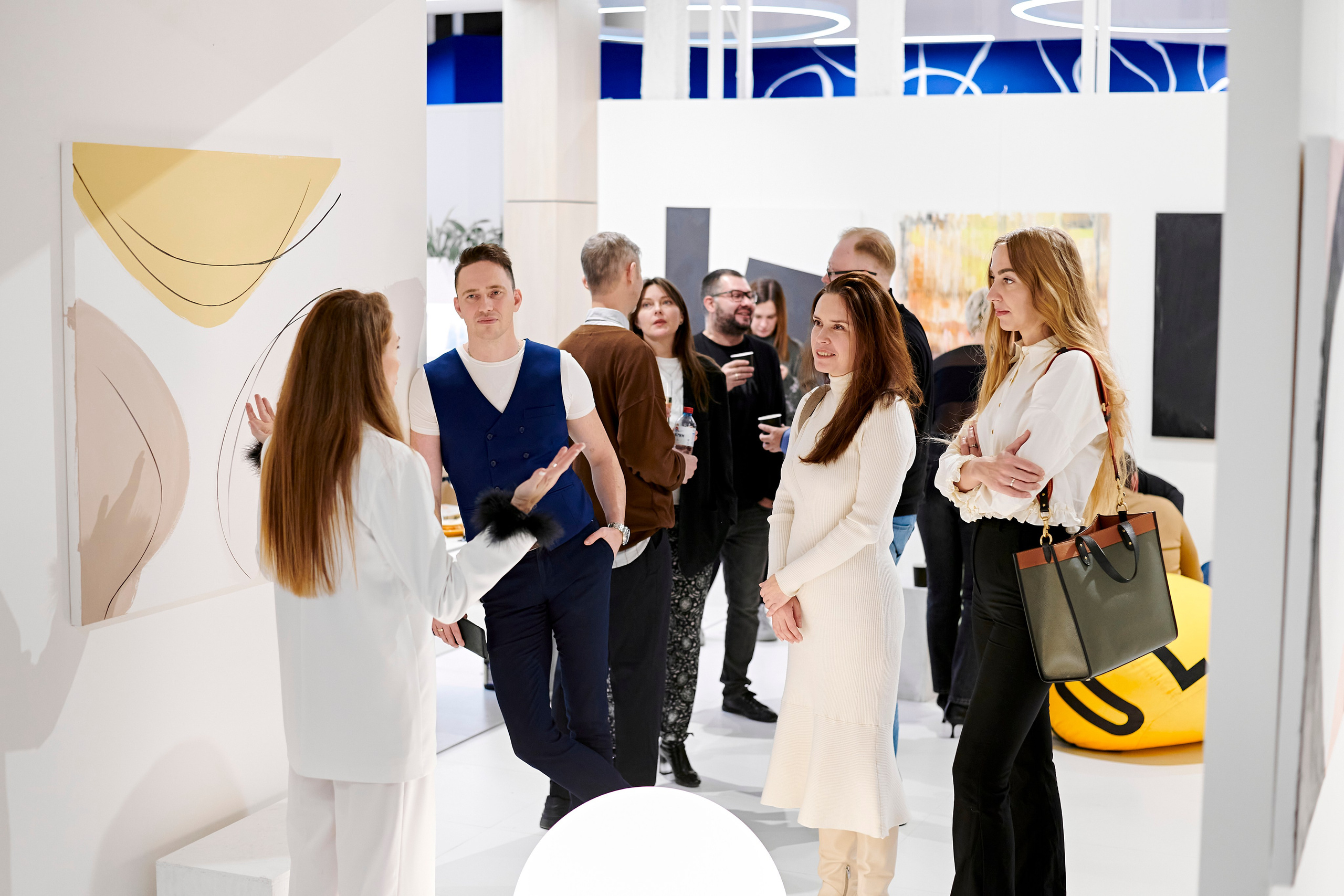 The Holst. Выставка Юлии Остапенко. Фотограф Постольник Дарья