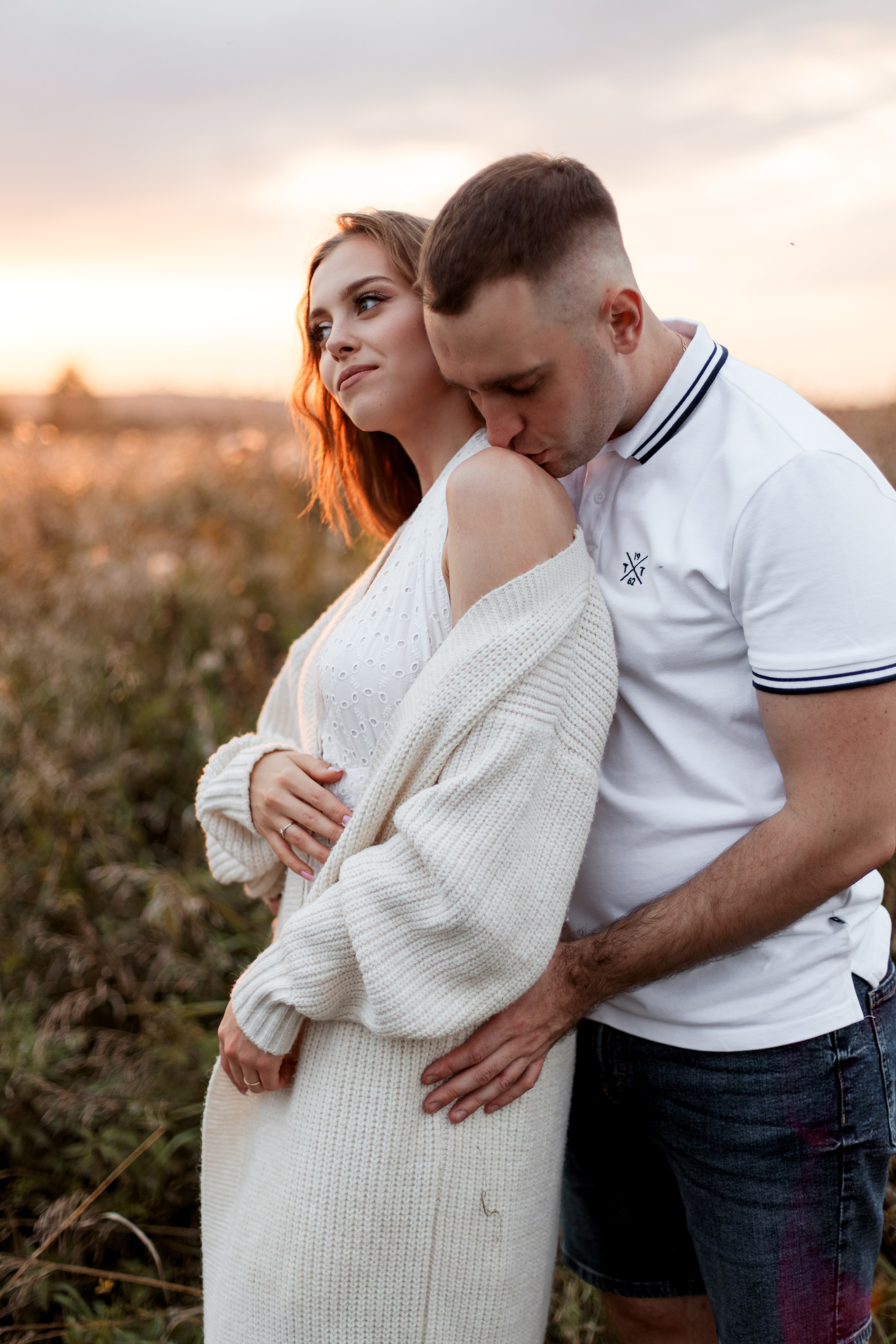 Закат, поле. Свадебный и семейный фотограф Екатеринбург Настя Саедгалина