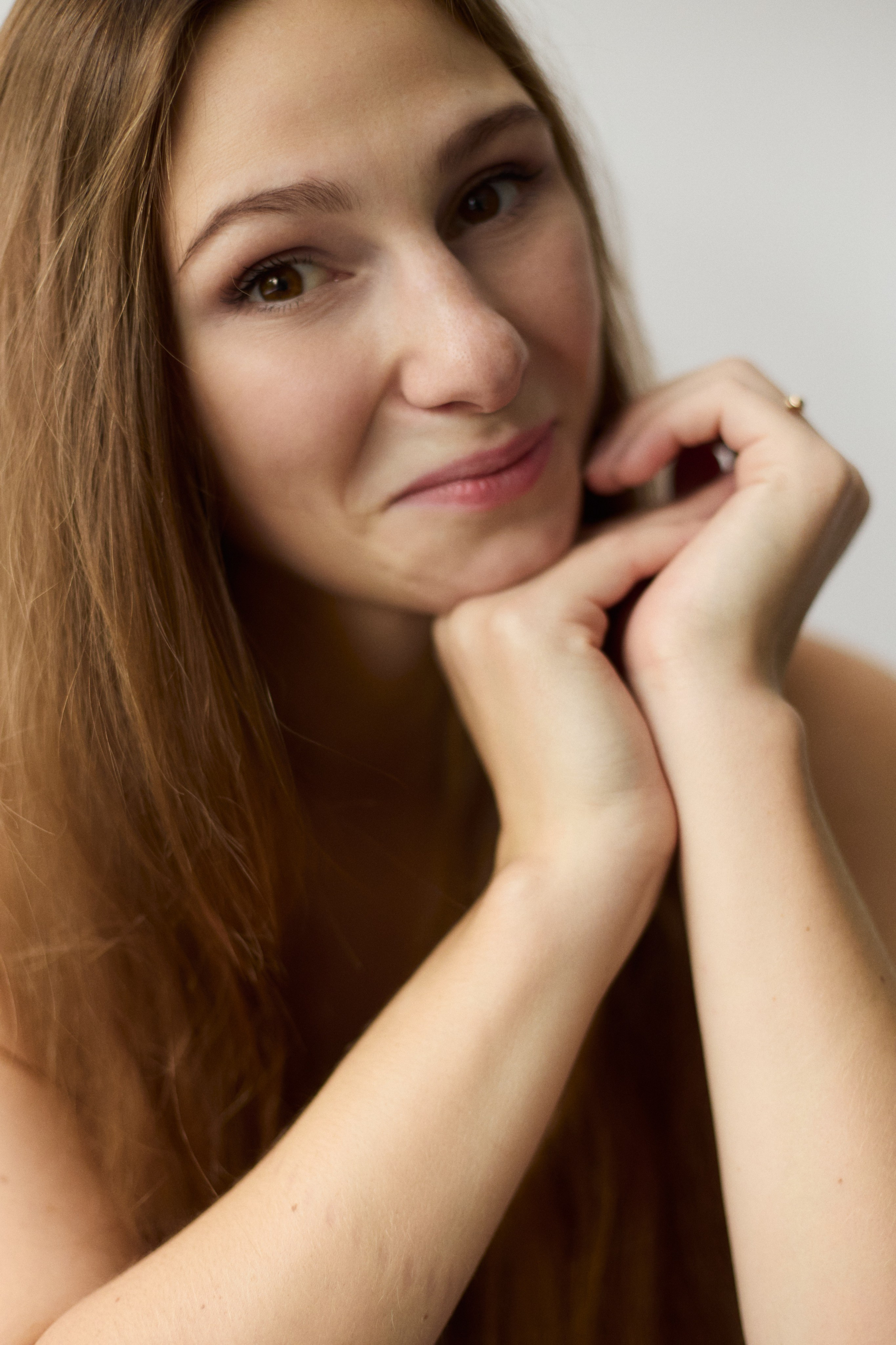 актерское портфолио для молодой девушки в студии, портретная фотосессия