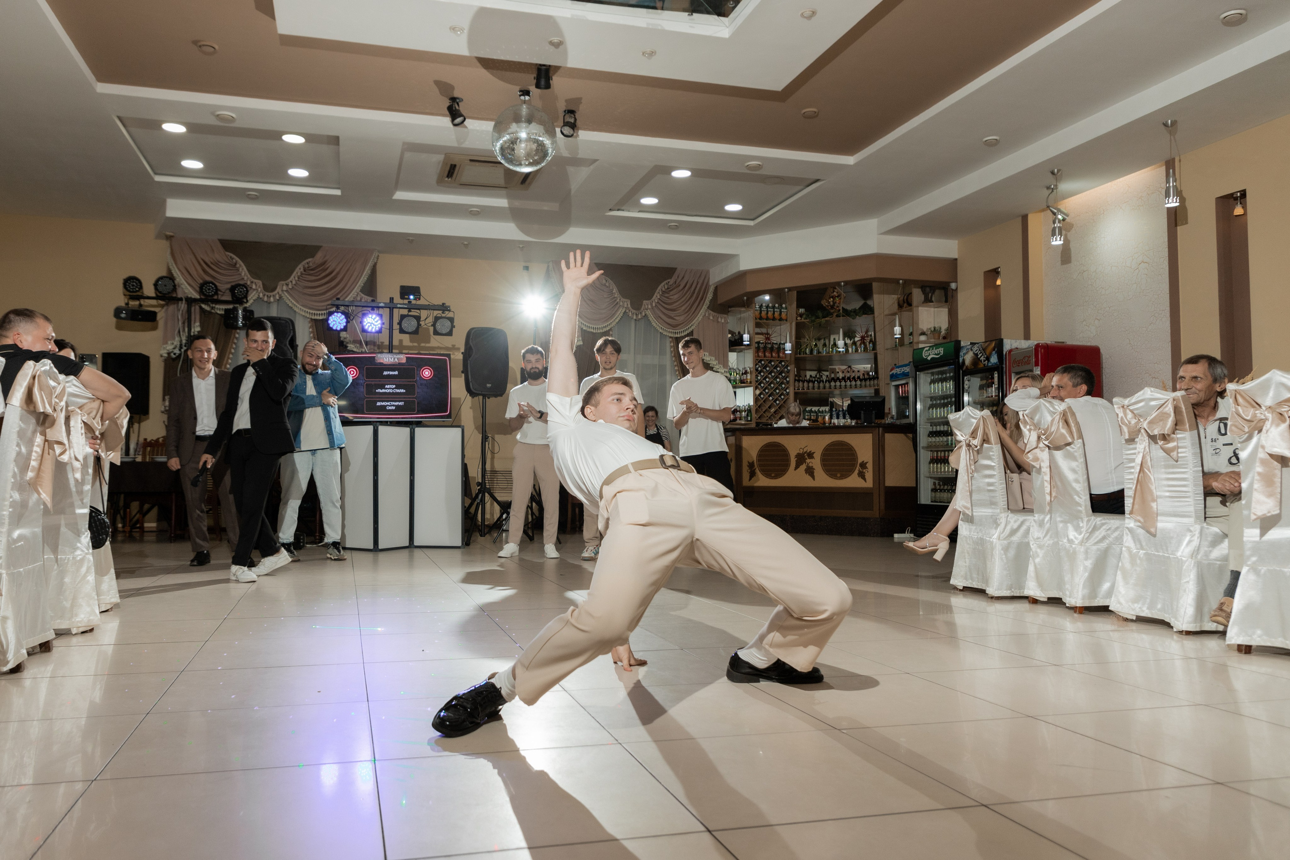 Роман и Александра (банкет). Свадебный фотограф Ангелина Сунгатулина | Саратов | Балаково | Вольск