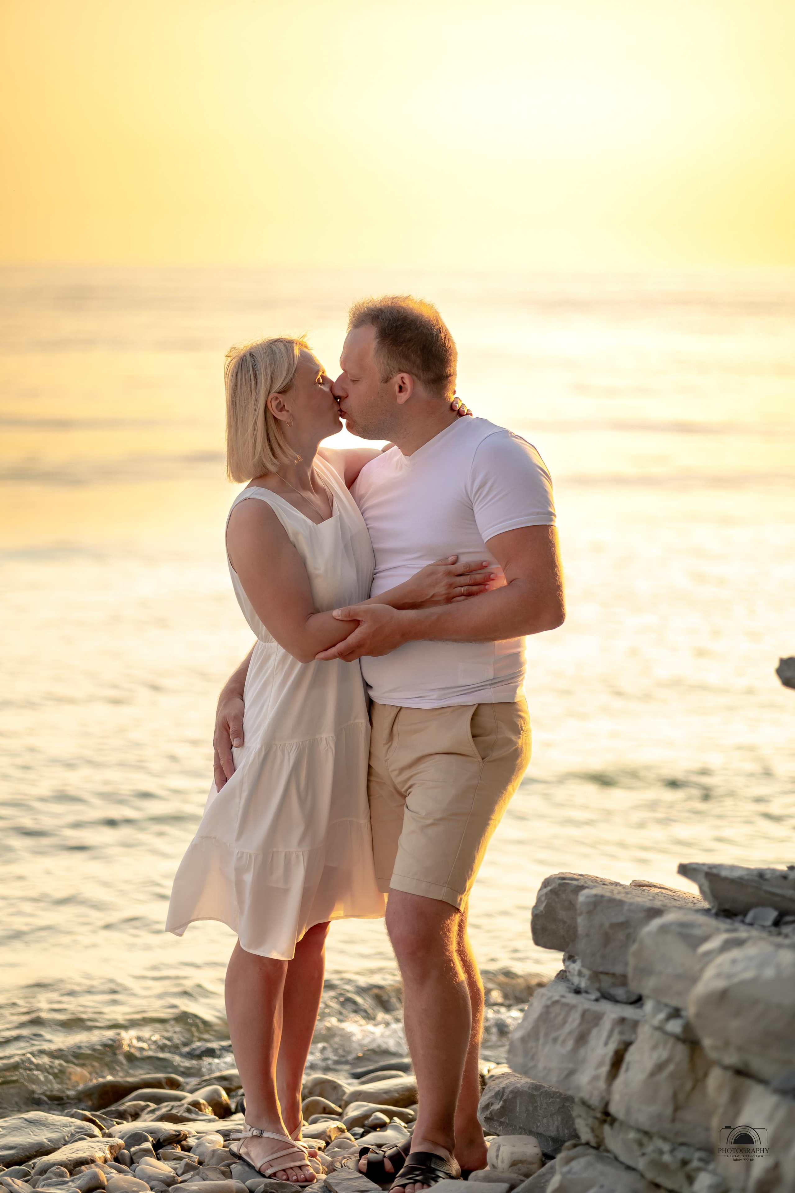 Прекрасный закат в кругу семьи. 17.06.2023. Семейный и портретный фотограф в Геленджике Любовь Бодрова