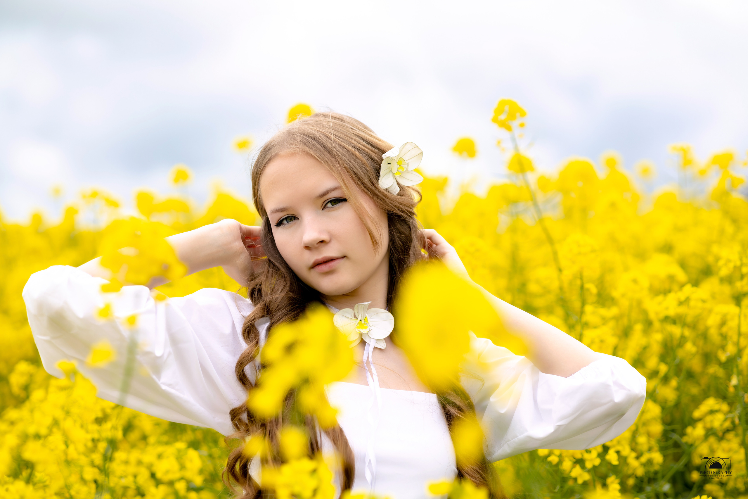 Ксения. Лето в рапсовом поле. Семейный и портретный фотограф в Геленджике Любовь Бодрова