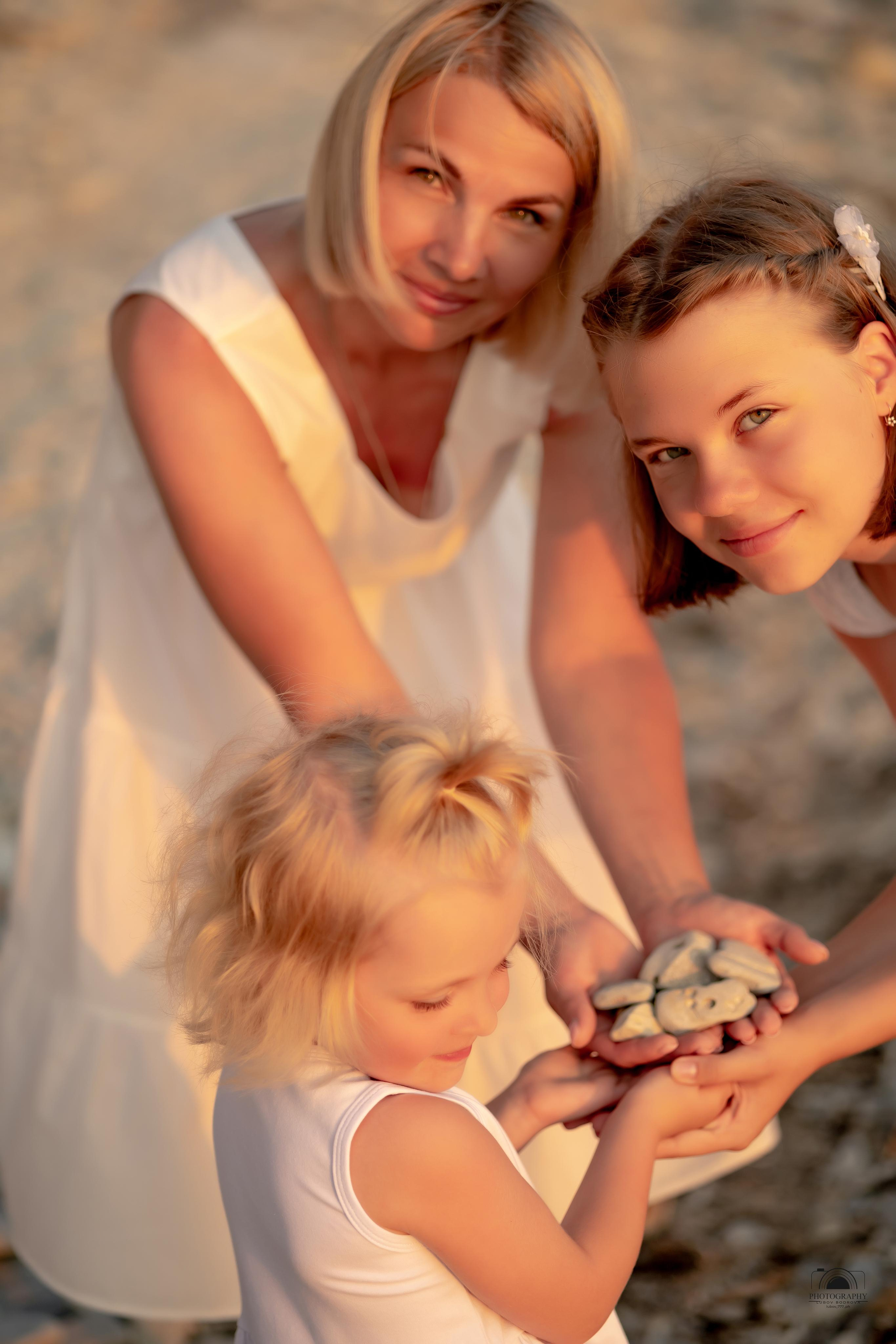 Прекрасный закат в кругу семьи. 17.06.2023. Семейный и портретный фотограф в Геленджике Любовь Бодрова
