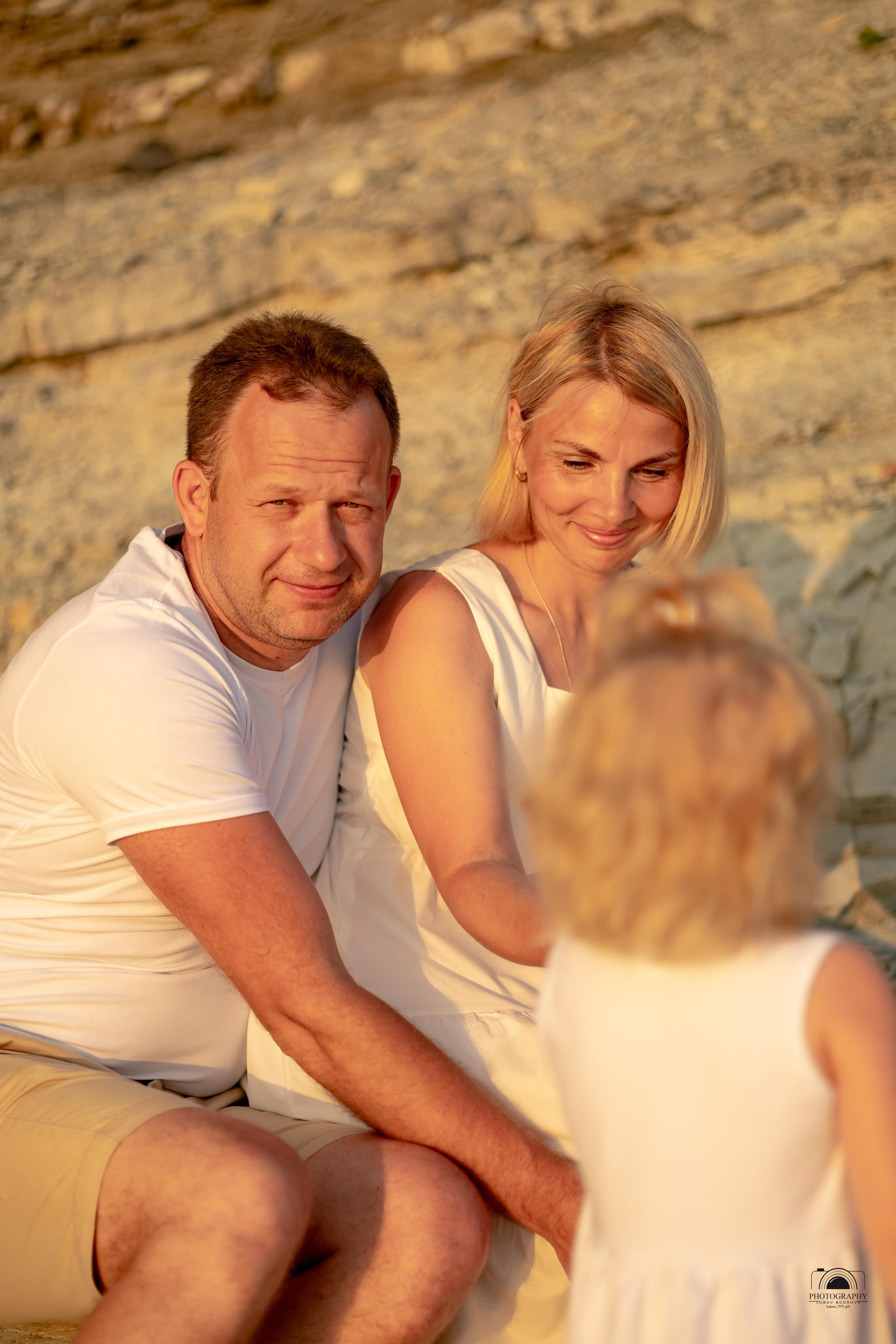 Прекрасный закат в кругу семьи. 17.06.2023. Семейный и портретный фотограф в Геленджике Любовь Бодрова