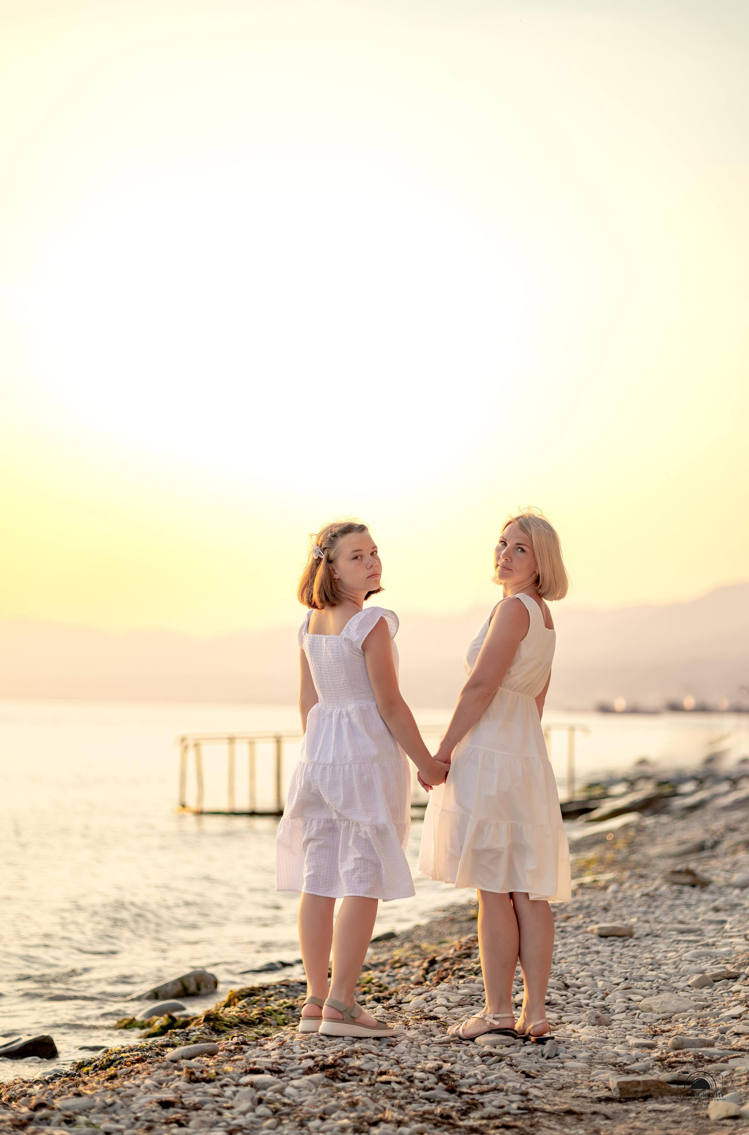 Прекрасный закат в кругу семьи. 17.06.2023. Семейный и портретный фотограф в Геленджике Любовь Бодрова