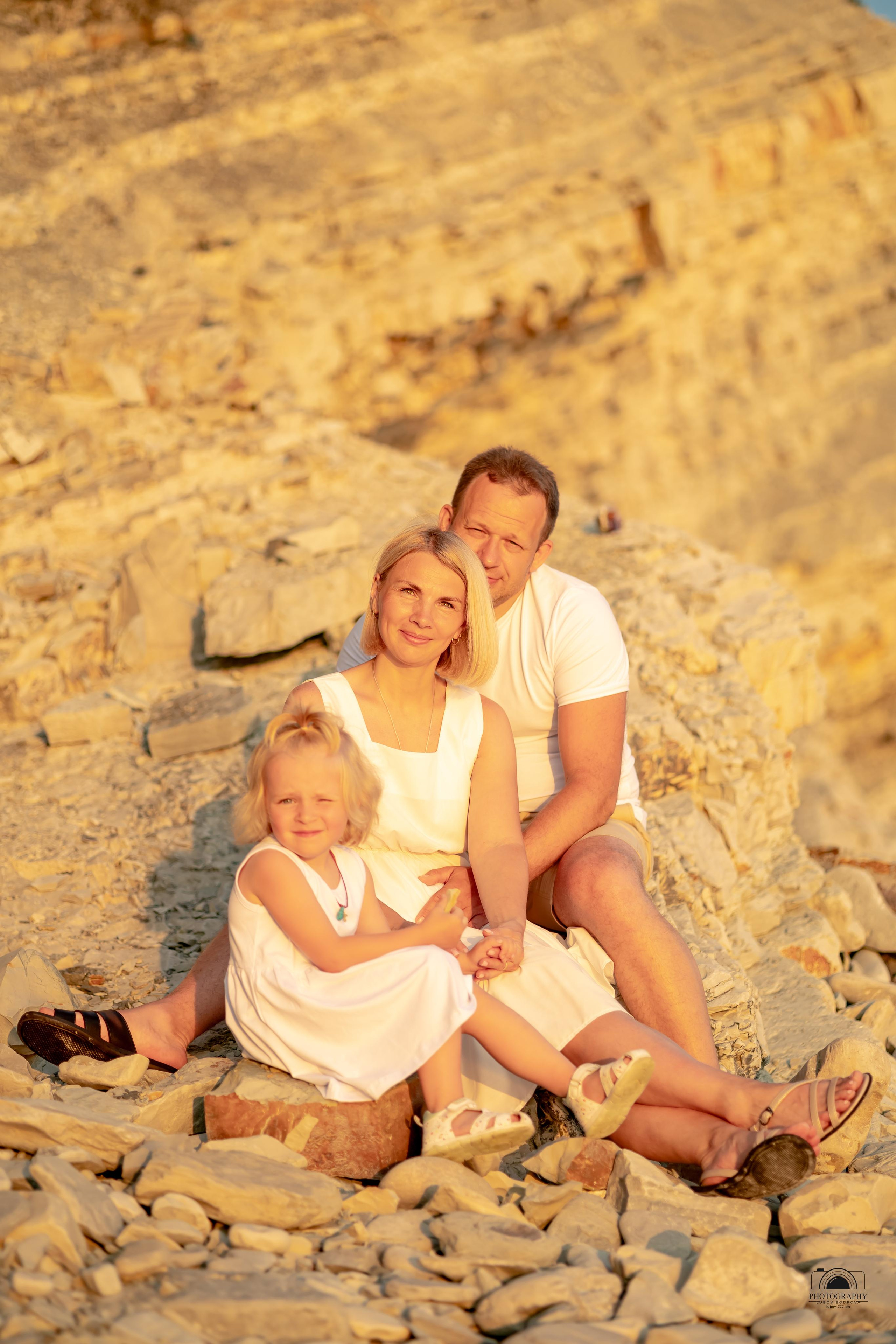 Прекрасный закат в кругу семьи. 17.06.2023. Семейный и портретный фотограф в Геленджике Любовь Бодрова