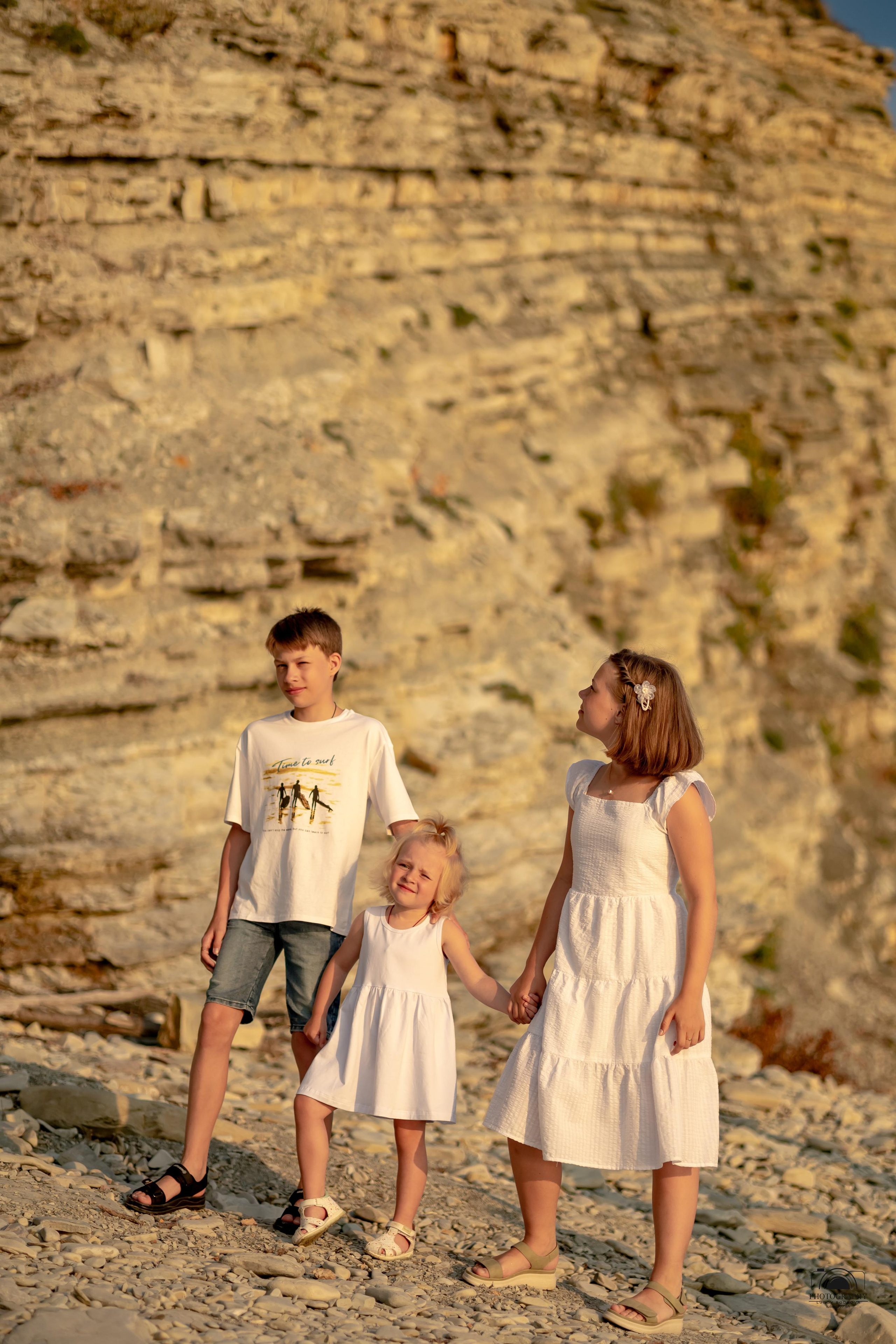 Прекрасный закат в кругу семьи. 17.06.2023. Семейный и портретный фотограф в Геленджике Любовь Бодрова
