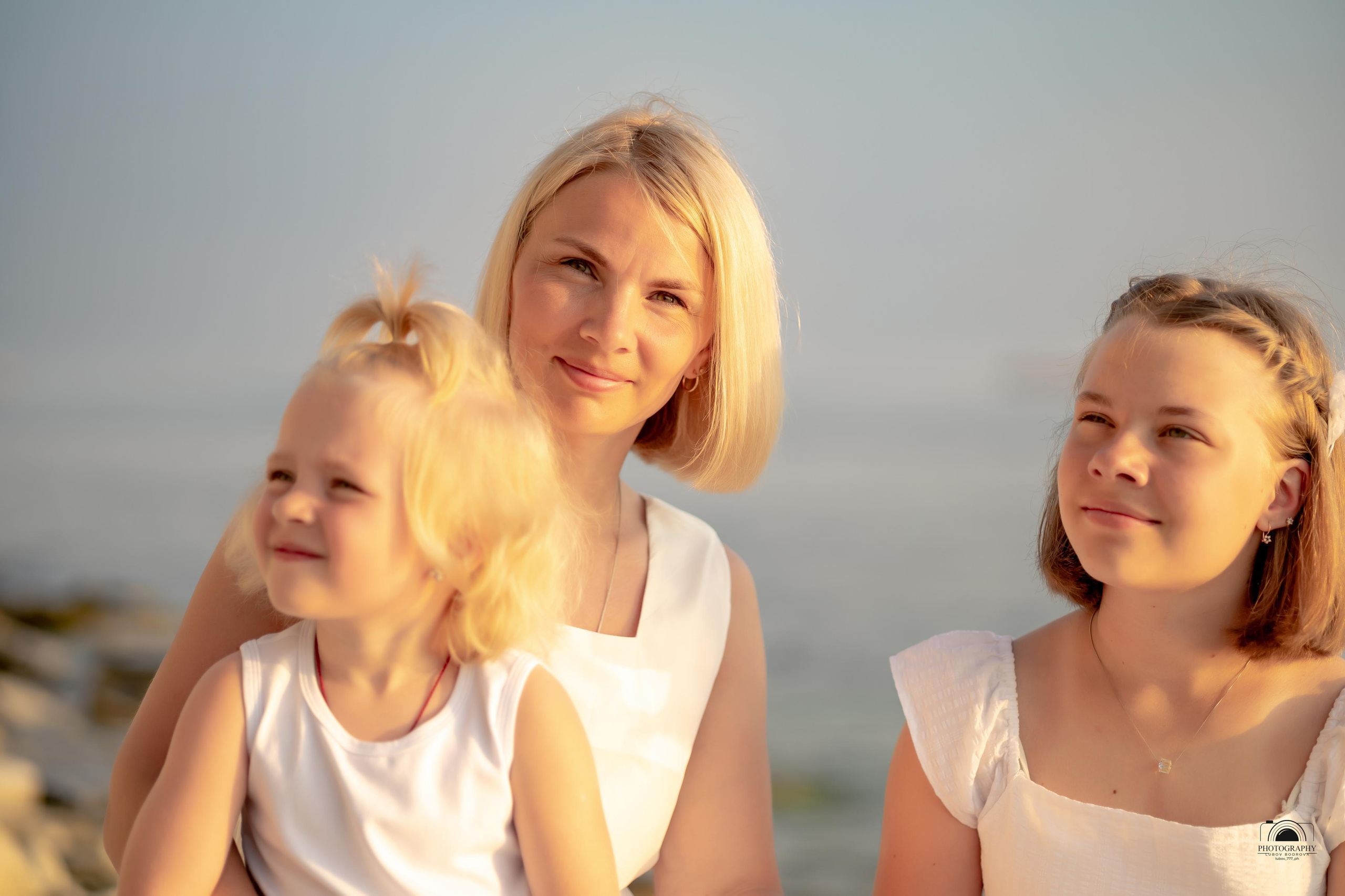 Прекрасный закат в кругу семьи. 17.06.2023. Семейный и портретный фотограф в Геленджике Любовь Бодрова
