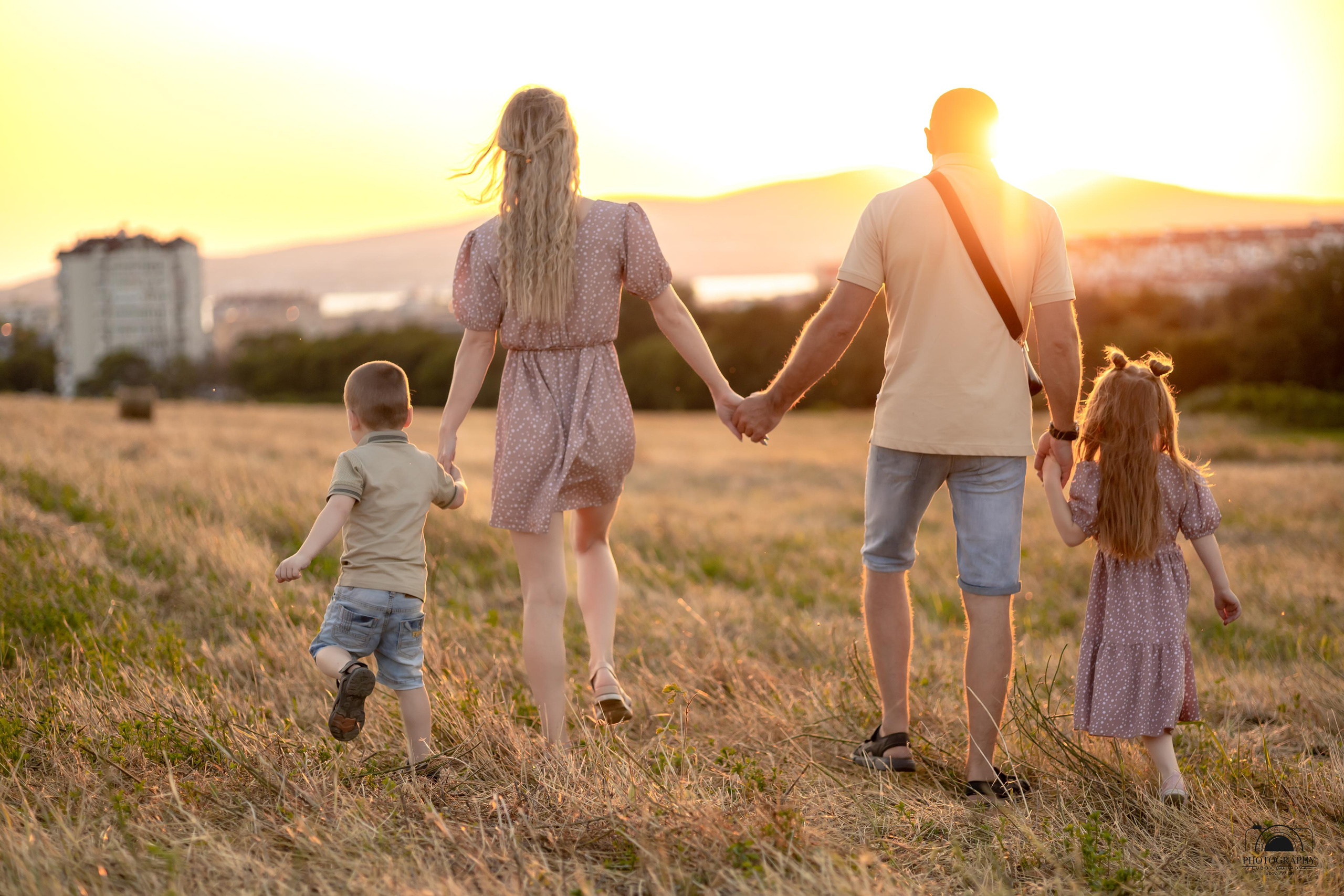 Олег, Аня, Настя и Кирилл. Семейный и портретный фотограф в Геленджике Любовь Бодрова