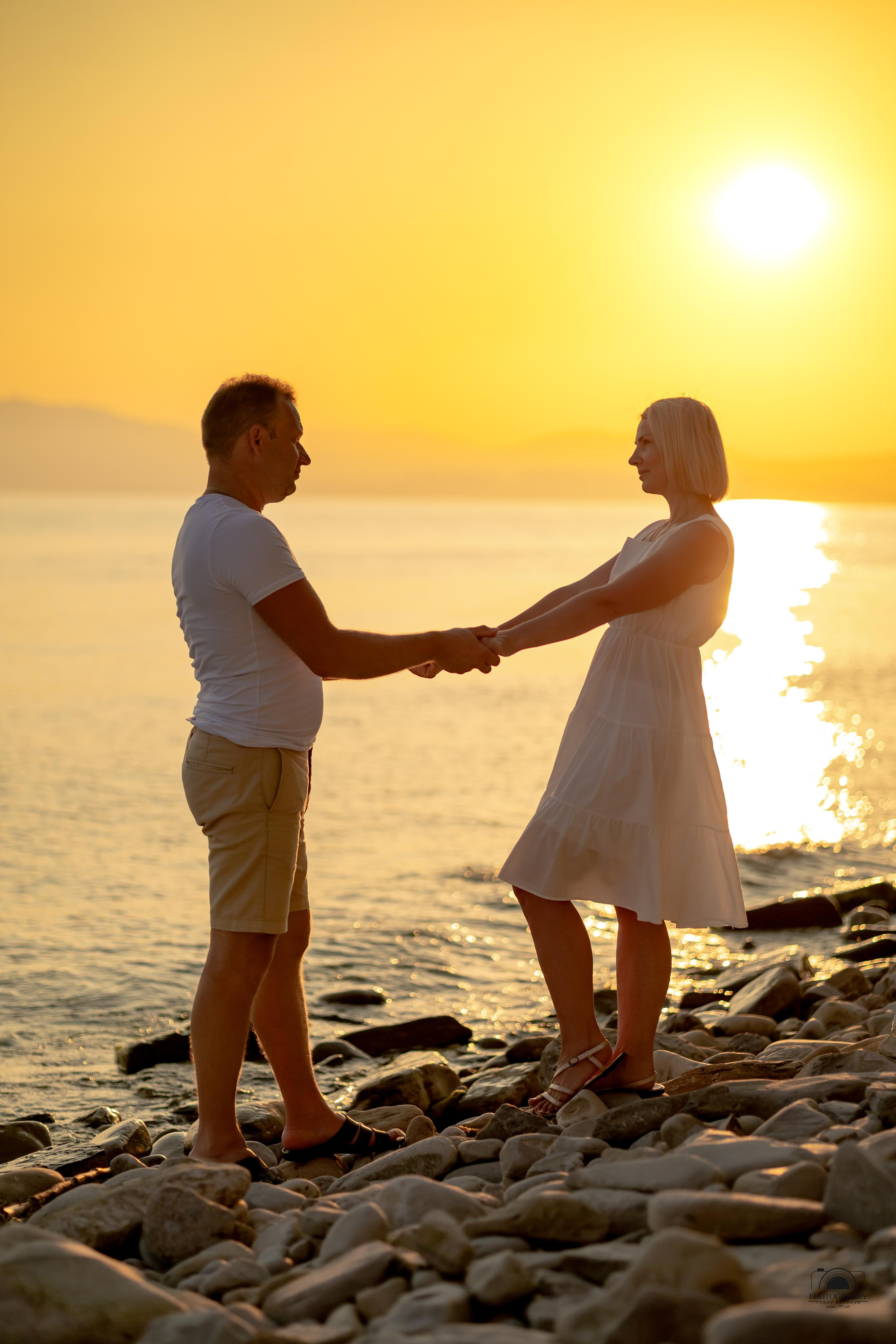 Прекрасный закат в кругу семьи. 17.06.2023. Семейный и портретный фотограф в Геленджике Любовь Бодрова