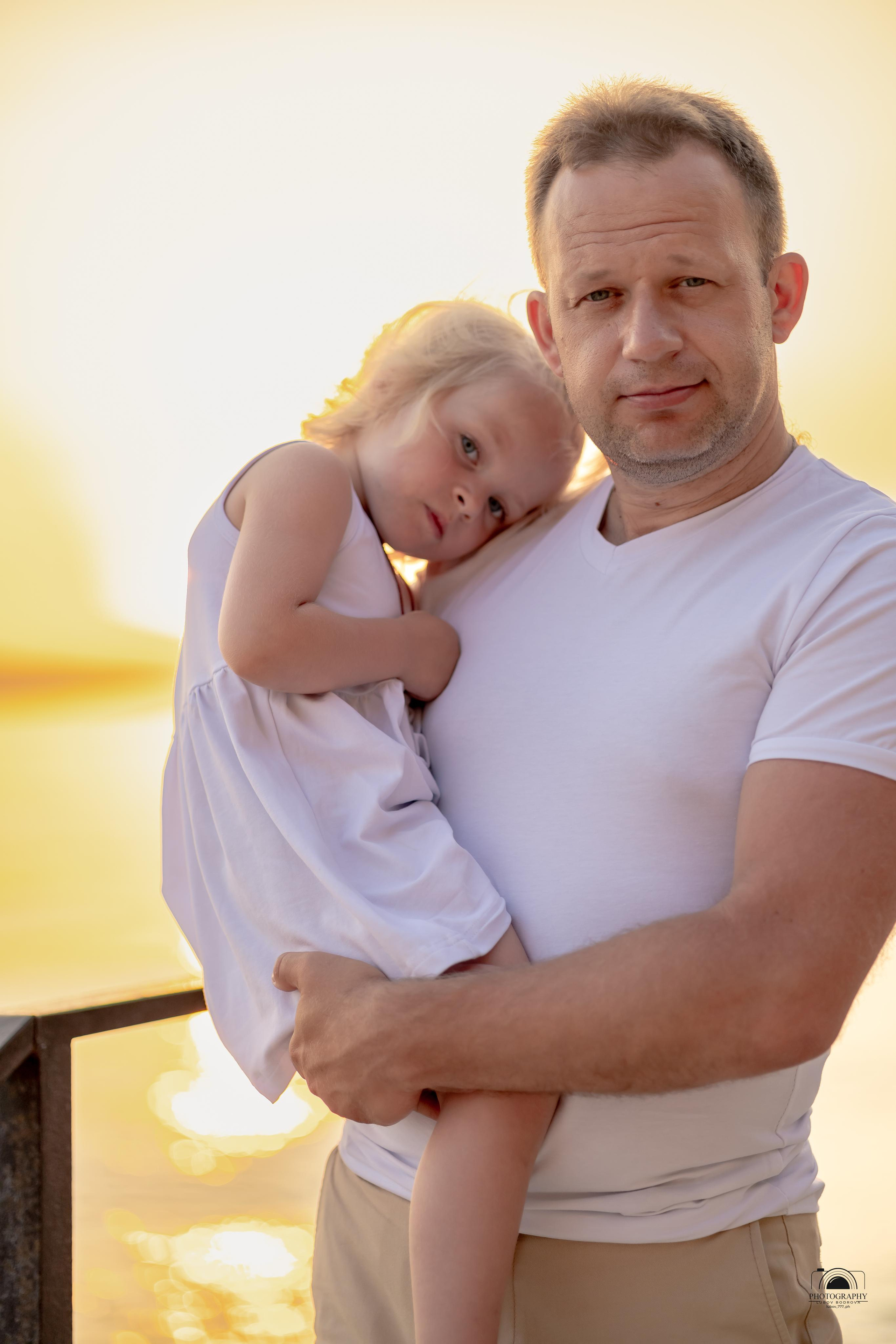 Прекрасный закат в кругу семьи. 17.06.2023. Семейный и портретный фотограф в Геленджике Любовь Бодрова