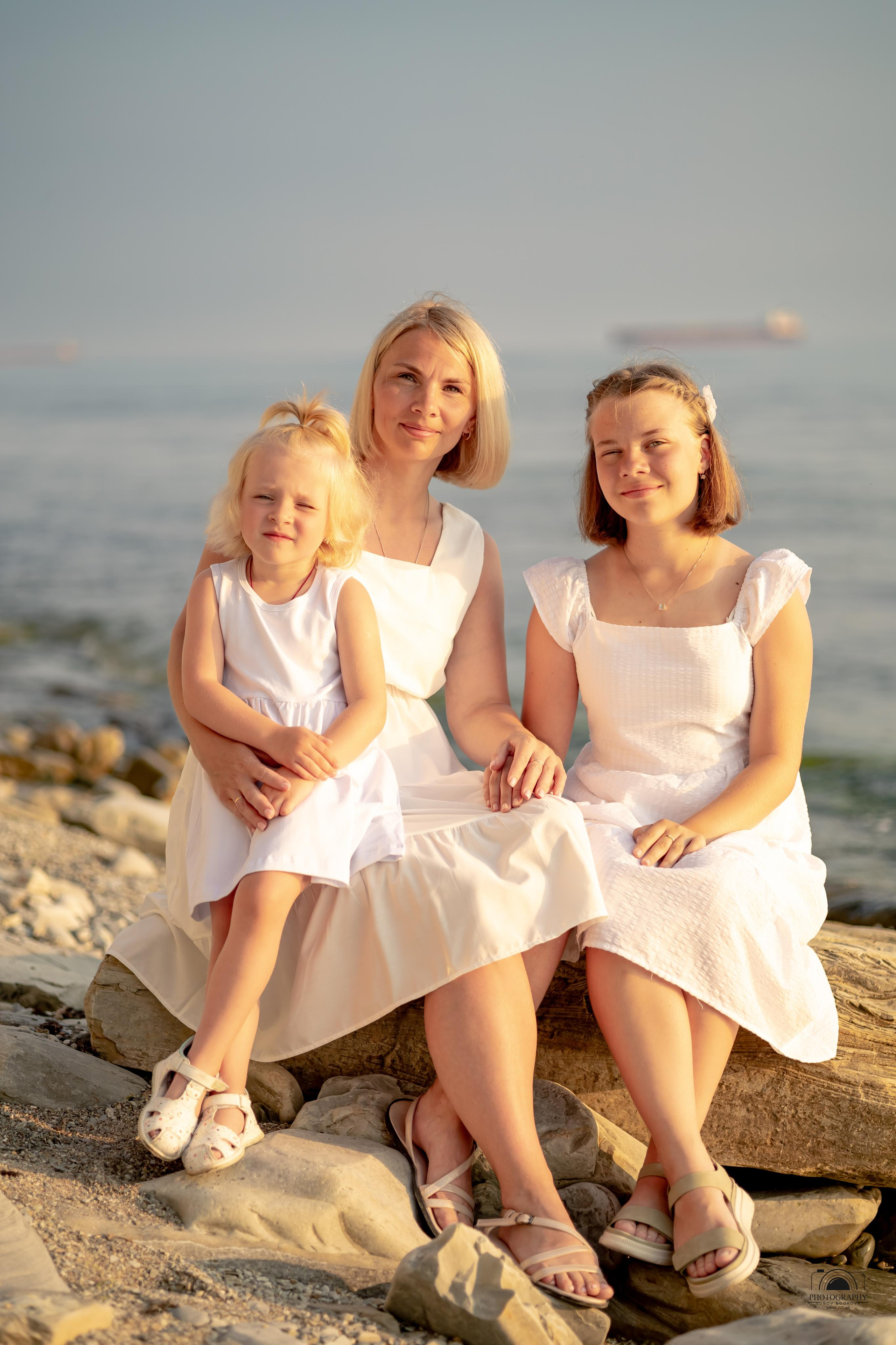 Прекрасный закат в кругу семьи. 17.06.2023. Семейный и портретный фотограф в Геленджике Любовь Бодрова