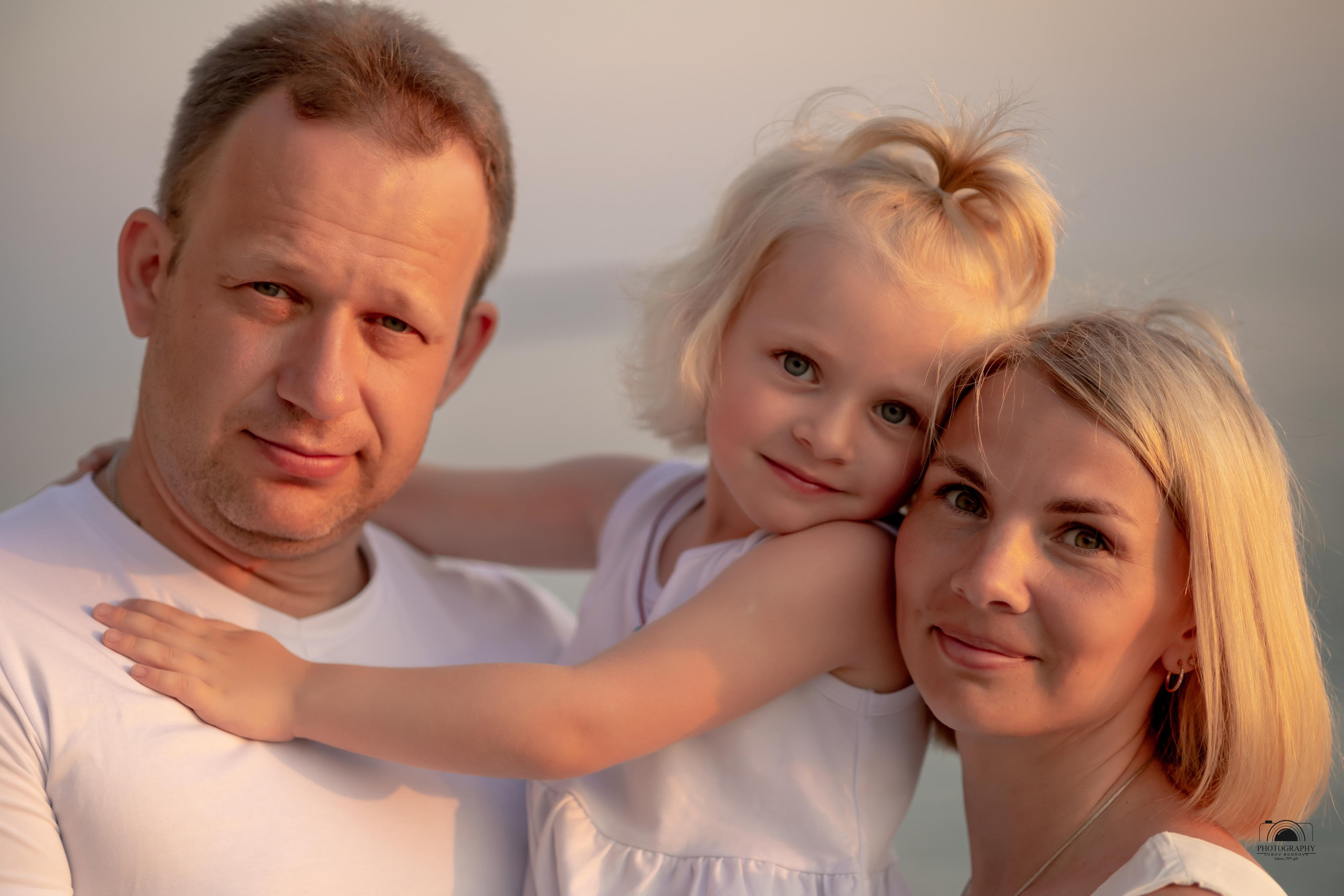 Прекрасный закат в кругу семьи. 17.06.2023. Семейный и портретный фотограф в Геленджике Любовь Бодрова