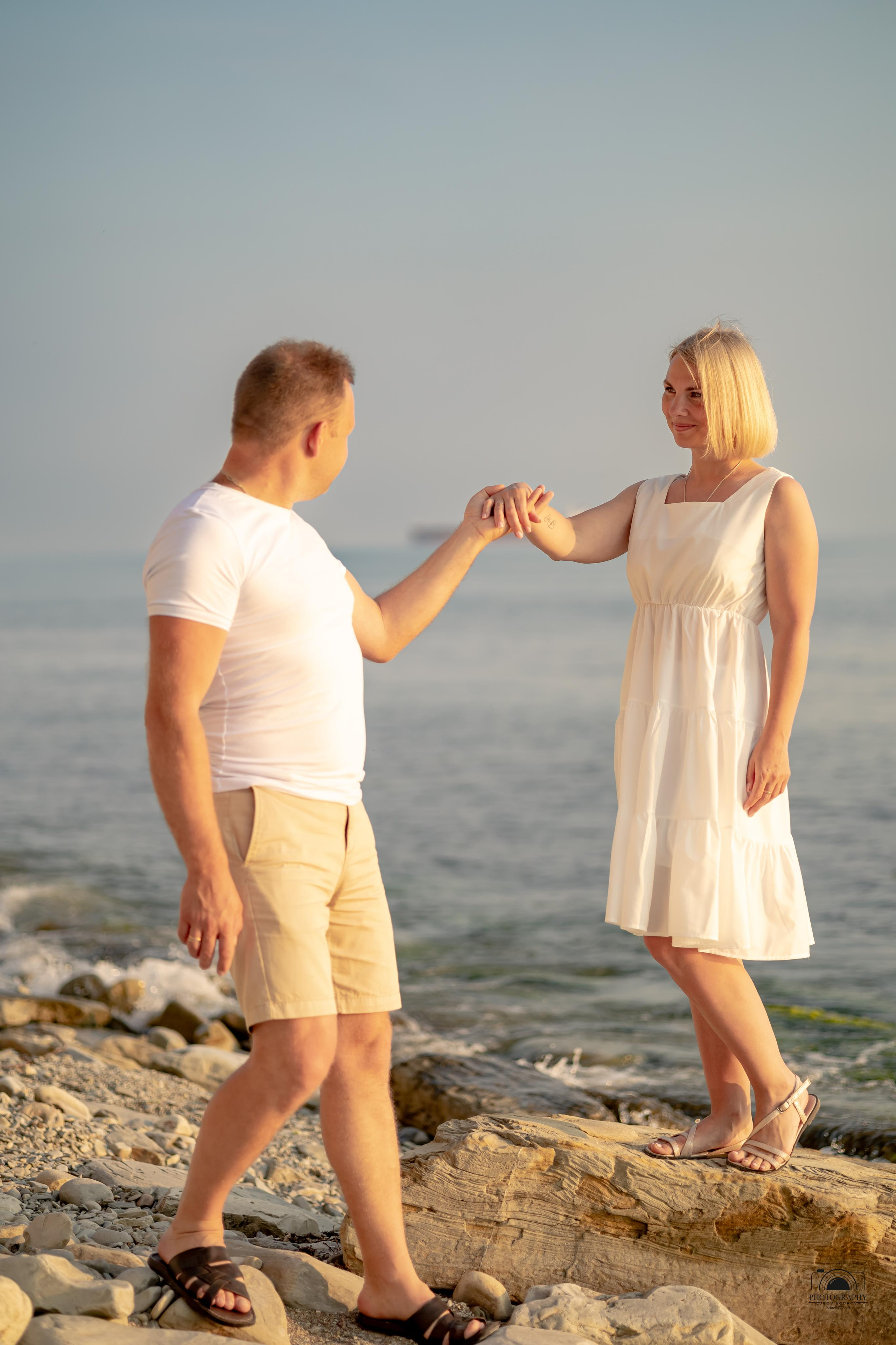 Прекрасный закат в кругу семьи. 17.06.2023. Семейный и портретный фотограф в Геленджике Любовь Бодрова