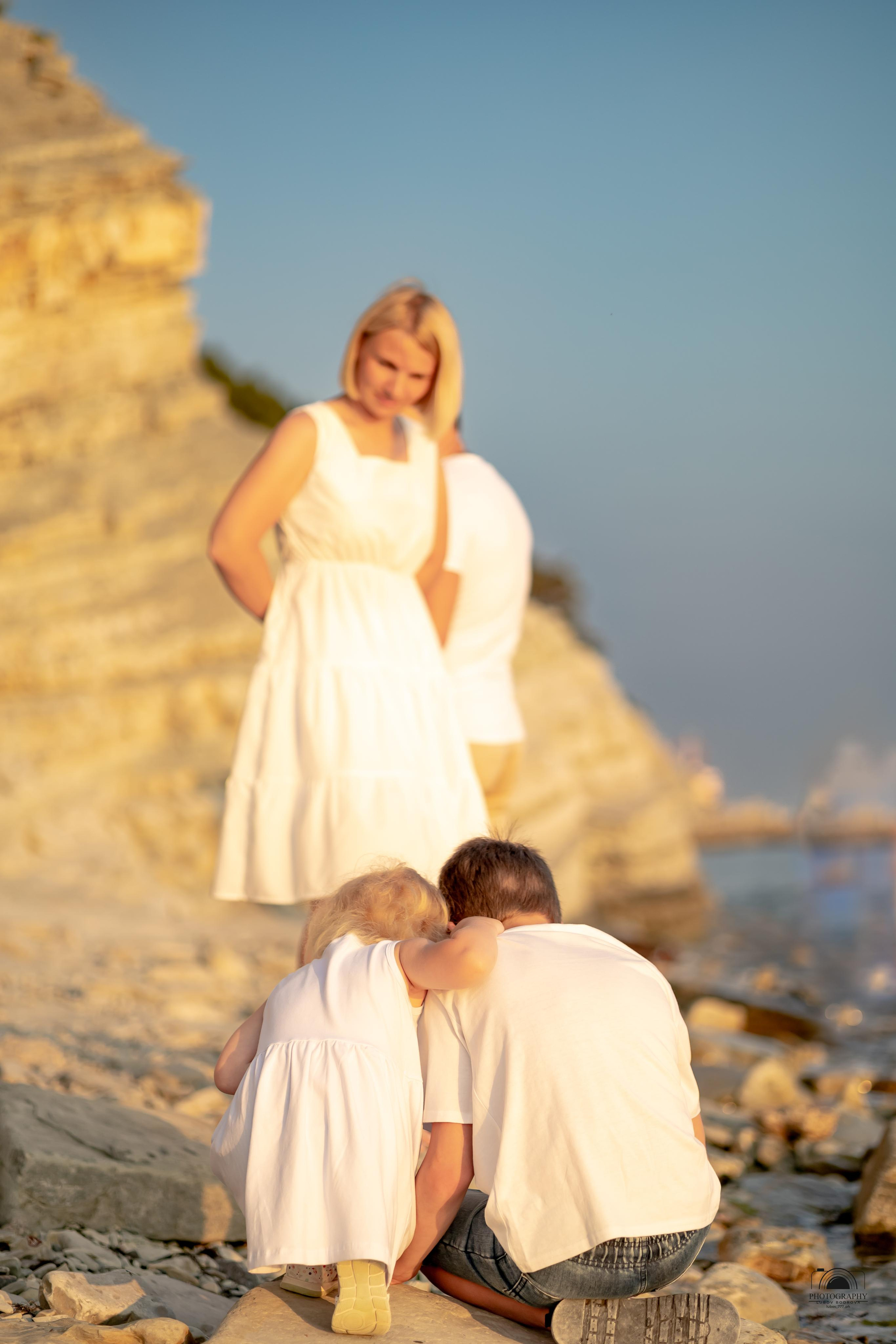 Прекрасный закат в кругу семьи. 17.06.2023. Семейный и портретный фотограф в Геленджике Любовь Бодрова