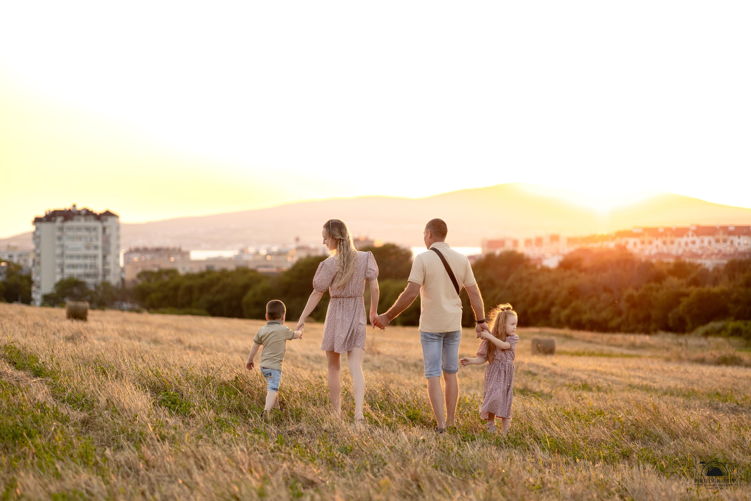 Олег, Аня, Настя и Кирилл. Семейный и портретный фотограф в Геленджике Любовь Бодрова