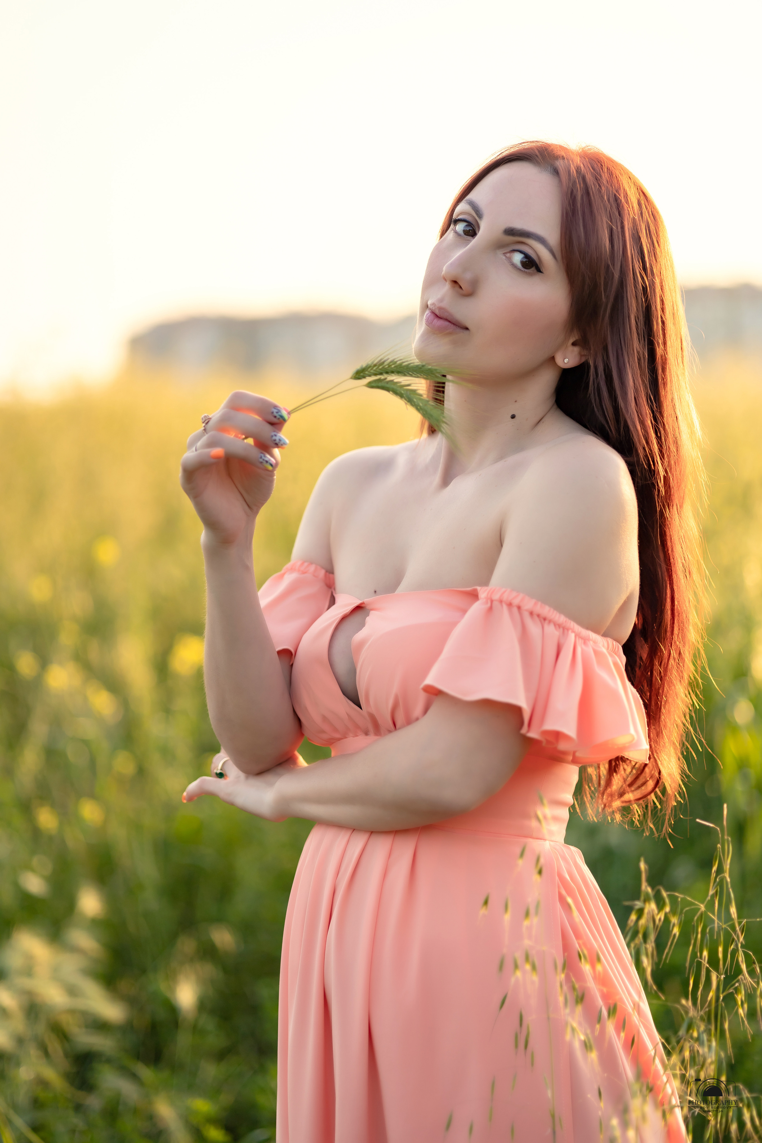 Маргарита. Закат в поле. Семейный и портретный фотограф в Геленджике Любовь Бодрова