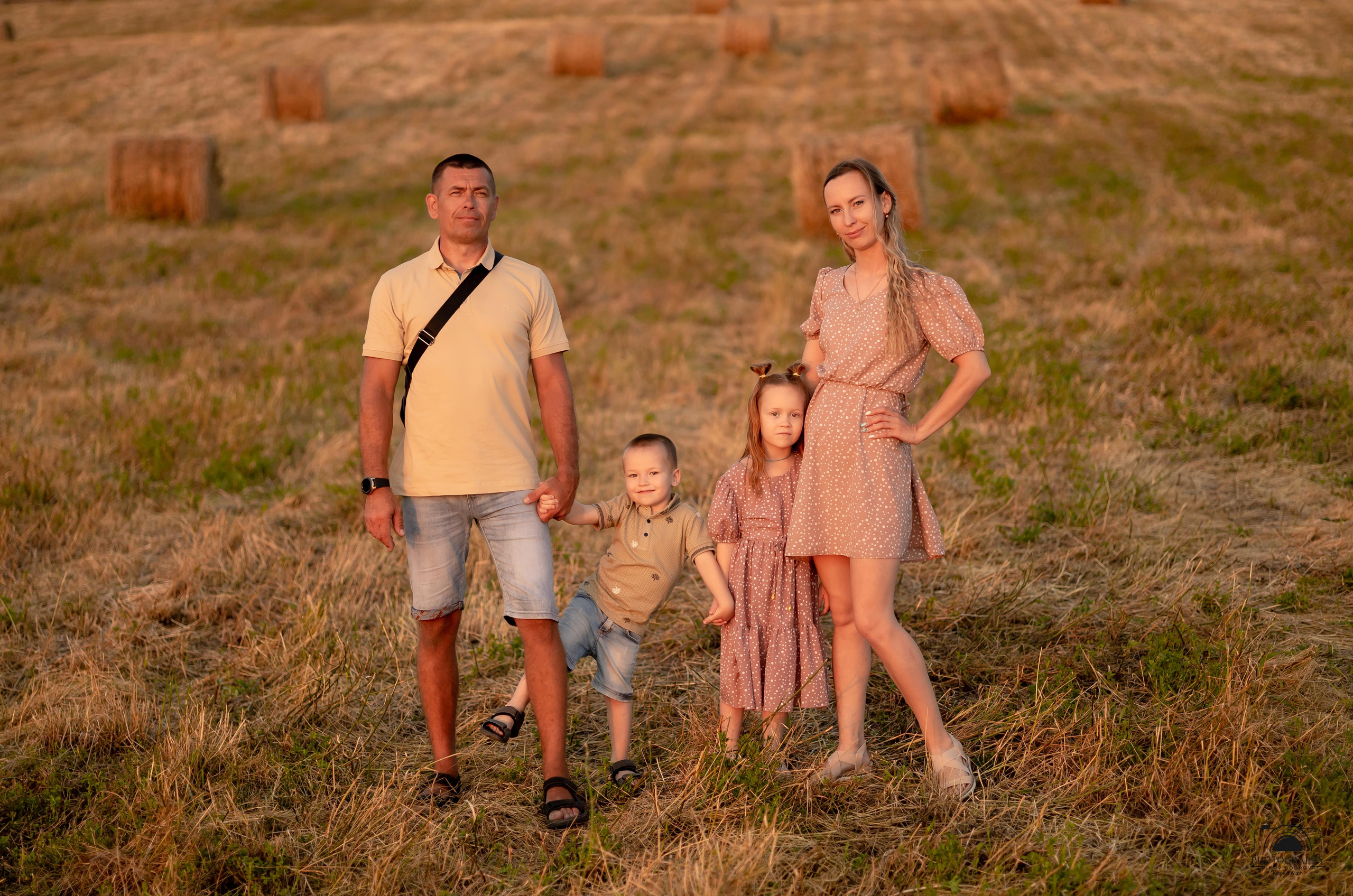 Олег, Аня, Настя и Кирилл. Семейный и портретный фотограф в Геленджике Любовь Бодрова