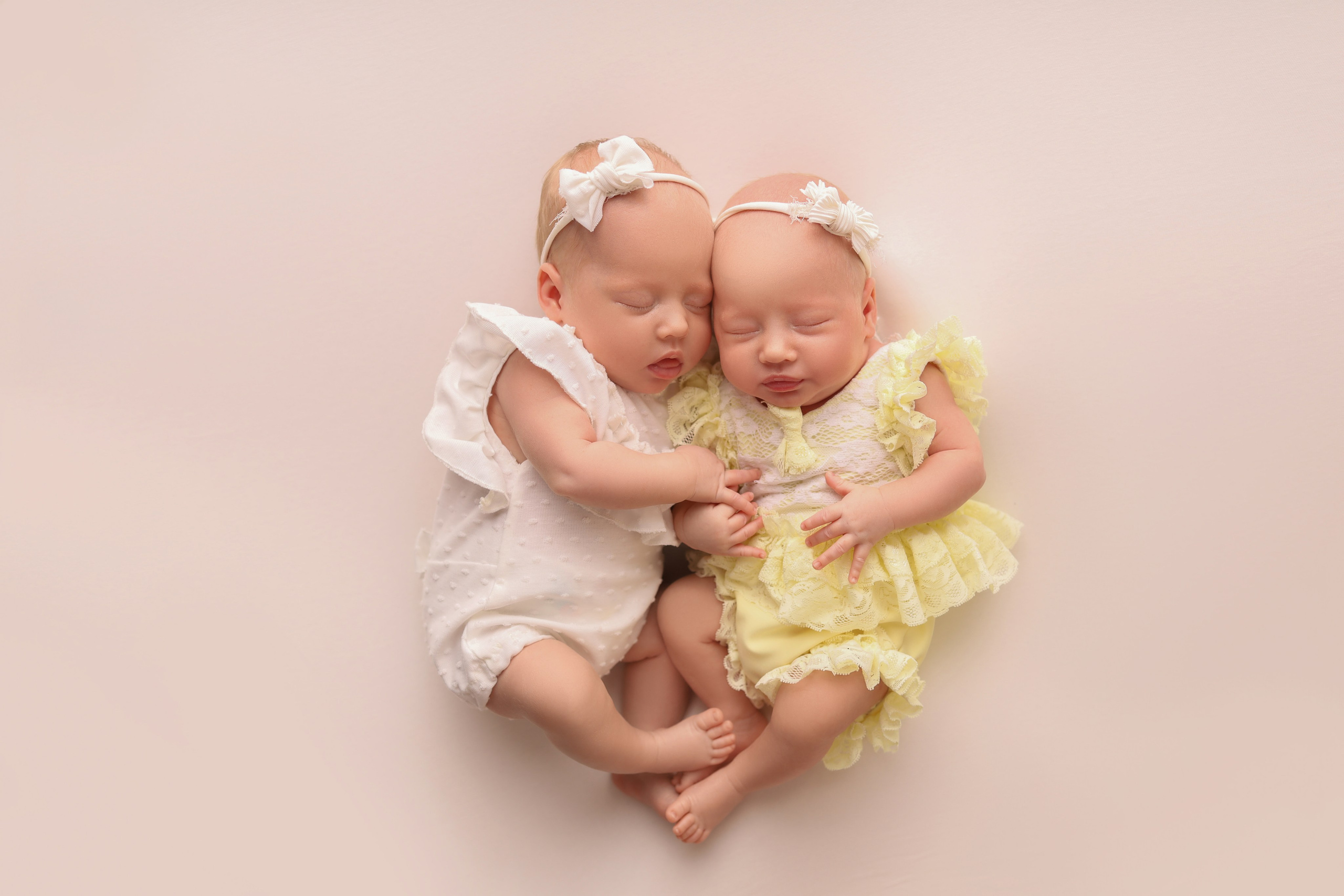 Близняшки. Фотограф новорожденных в Москве и Московской области Наталья Збиглей