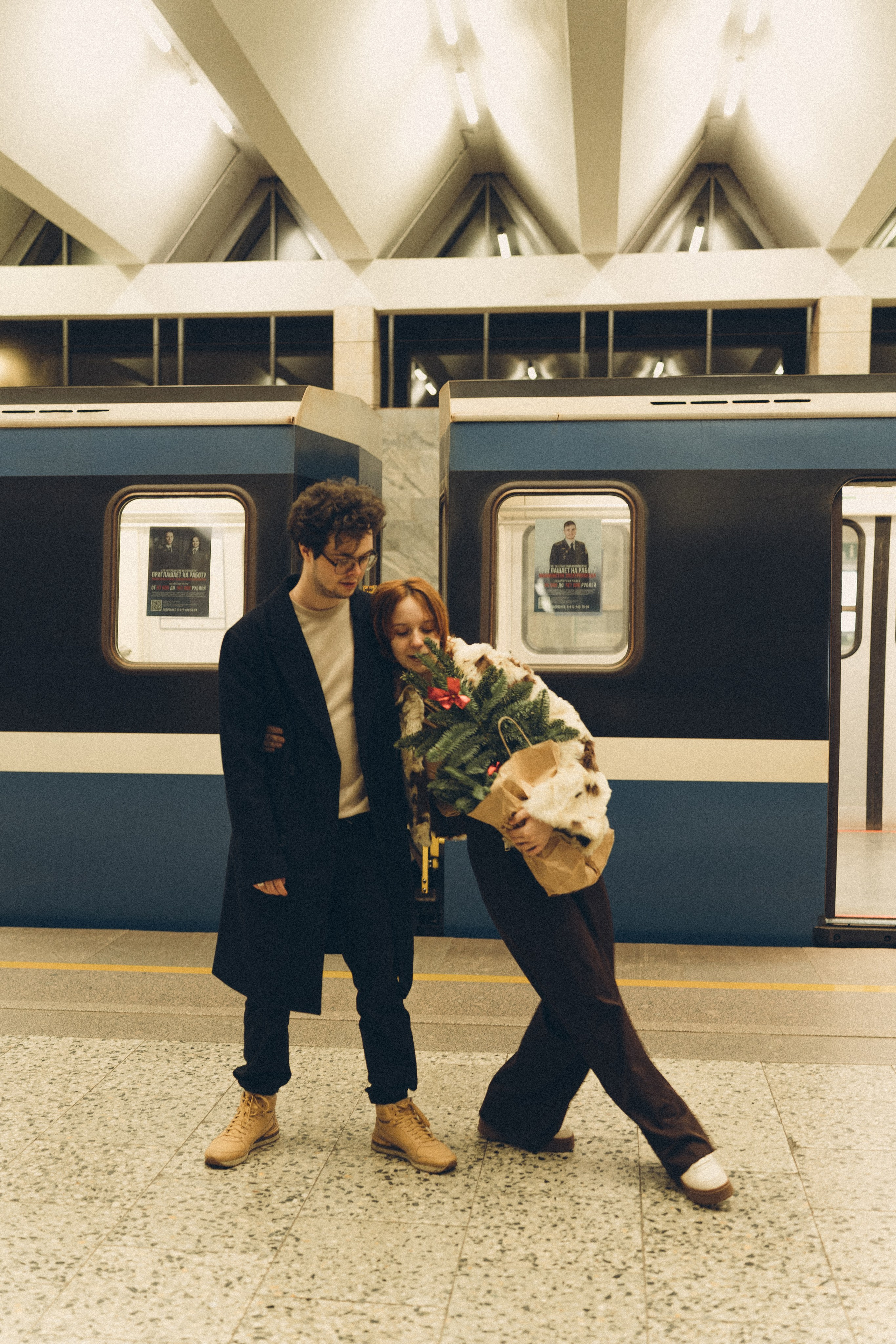 НОВОГОДНЯЯ ФОТОСЕСИИЯ ПАРЫ В МЕТРО ЛЮБОВЬ. Профессиональный фотограф, Санкт-Петербург — Виктория Богомолова