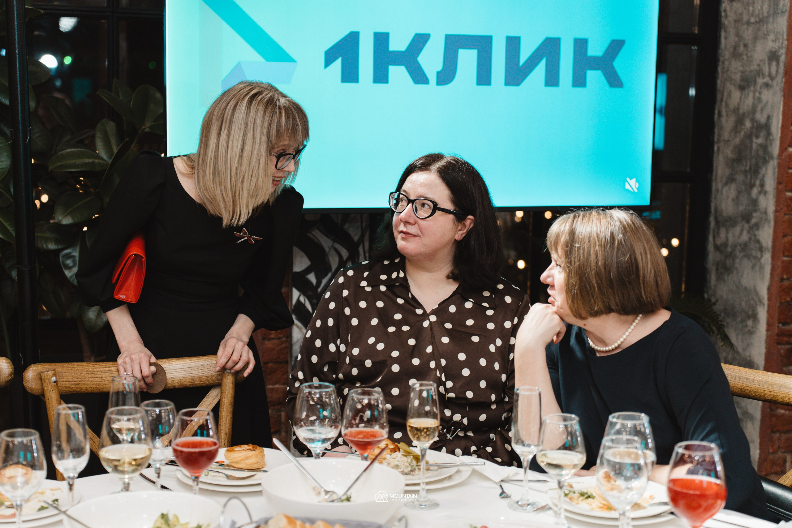 1klick End of year Party. Я занимаюсь событийной, свадебной, товарной, студийной… фотографией