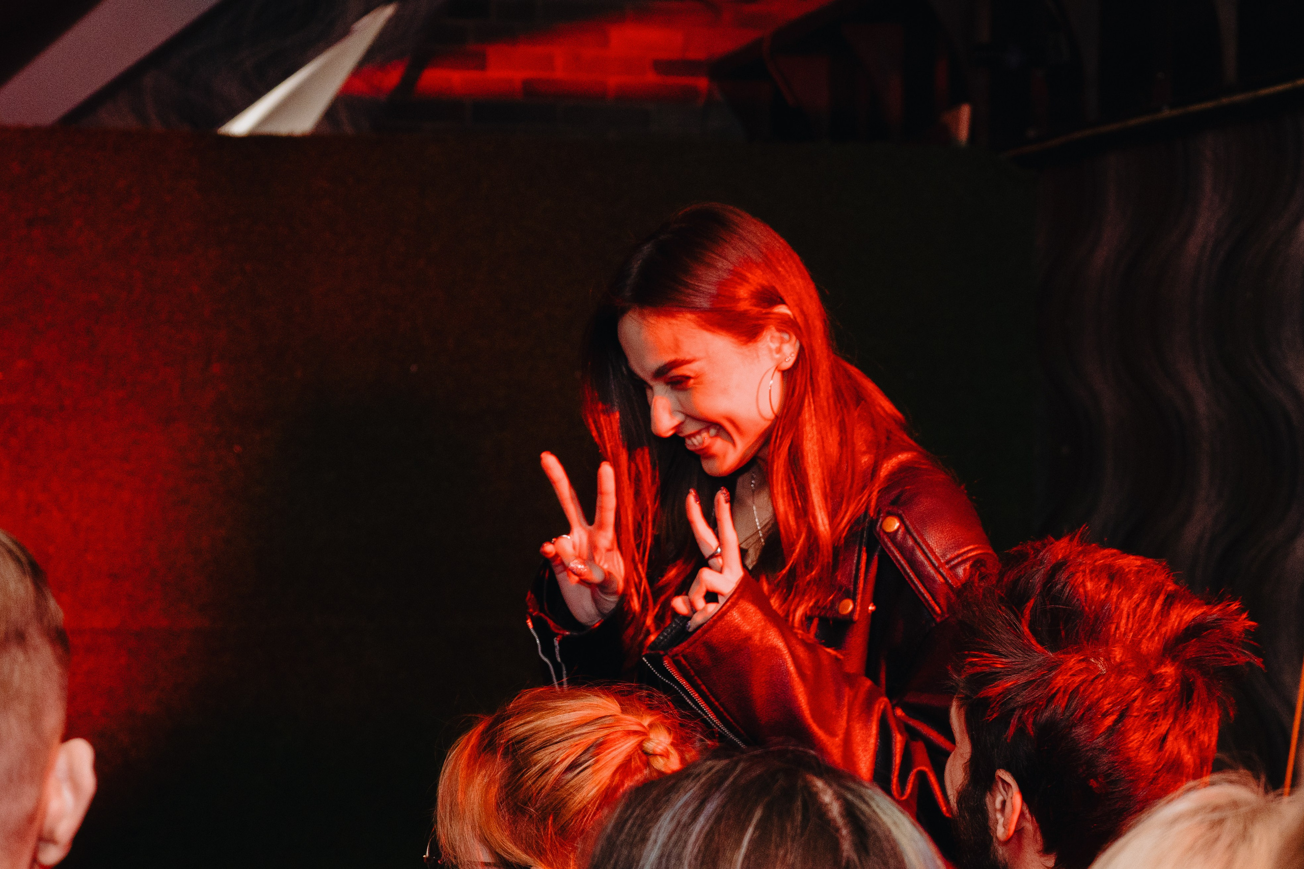 Playingtheangel. Уфа. Маленький зал, красный свет, мощный звук. Фотограф Гильмутдинов Руслан