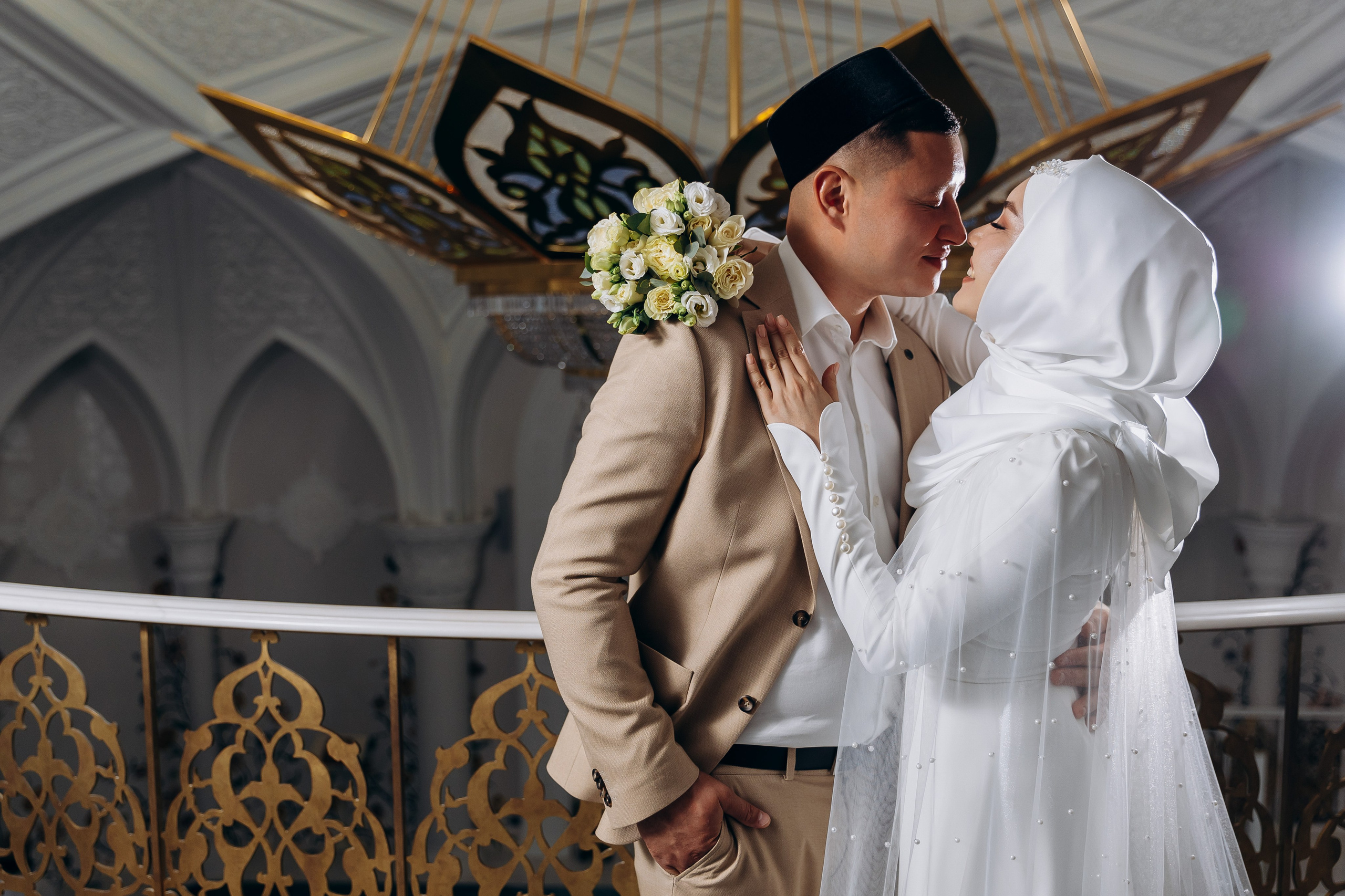 никах в мечети Ирек, фотосессия в мечети Ирек, фотограф на никах в Казани Ranas4you, образ невесты на никах, завязывание платка Казань, платье на никах Казань