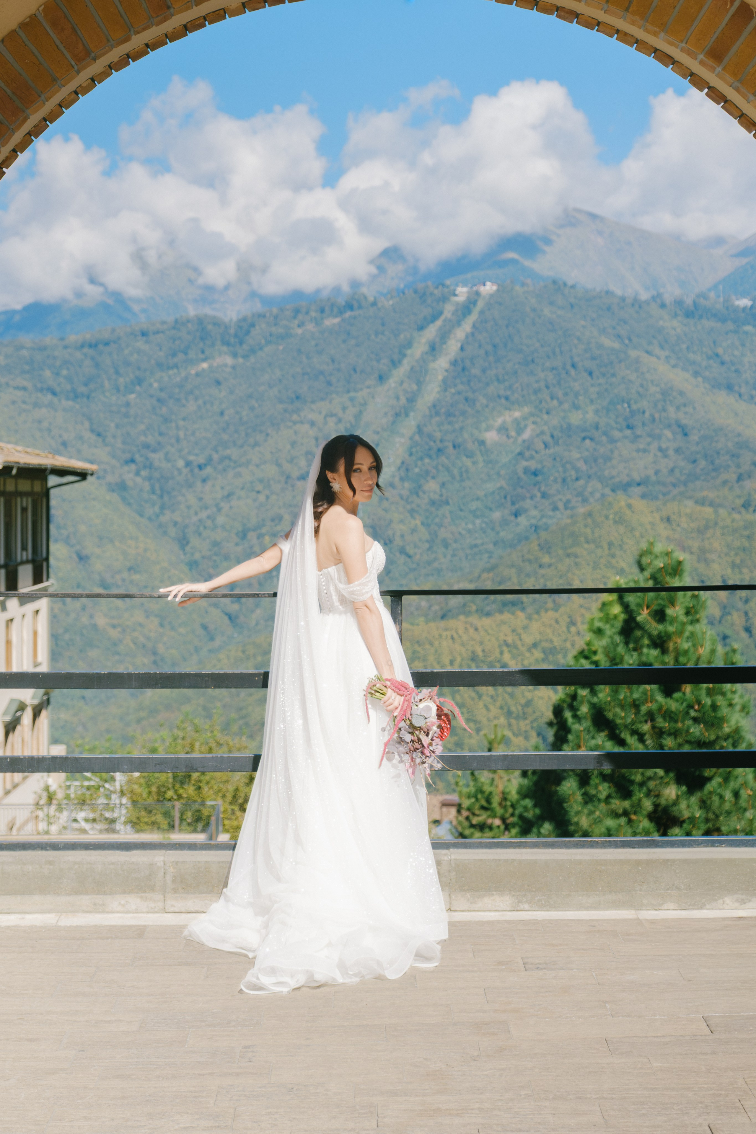 Две Здезды — Храм 19 века. Свадебный Видеограф Фотограф в Сочи