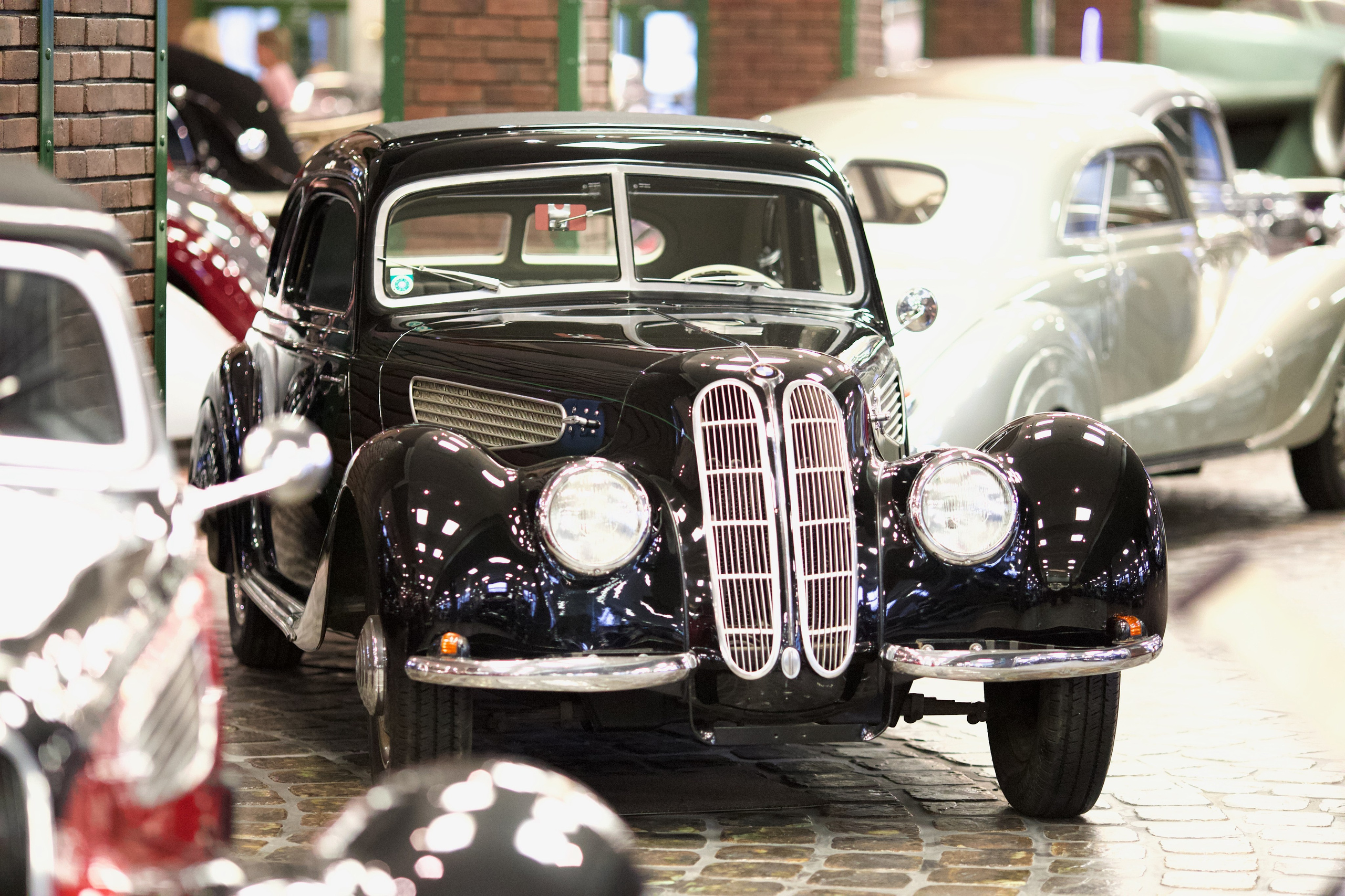 Музей Техники Вадима Задорожного. Школьные выпускные альбомы в Москве Марина Николаева