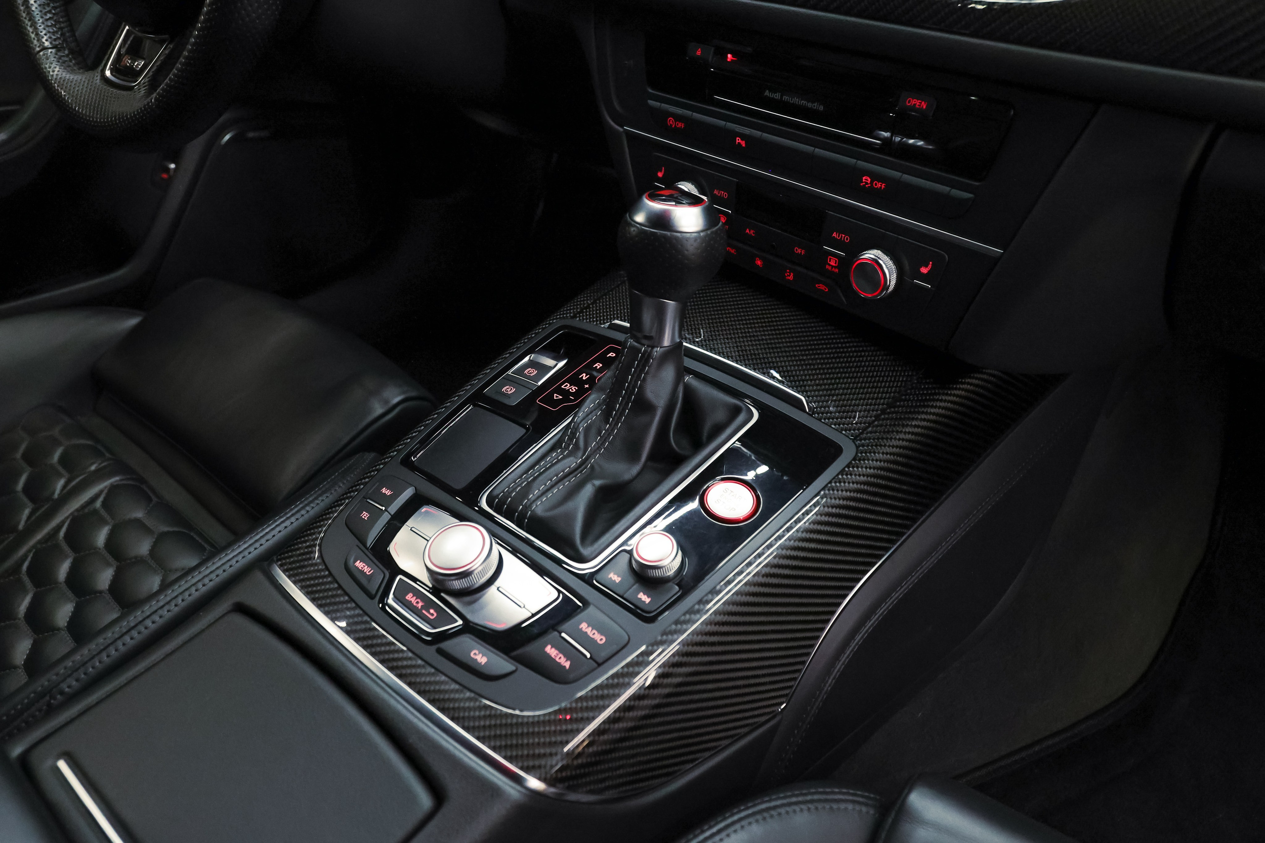 2017 AUDI RS6. Mixturecaptures