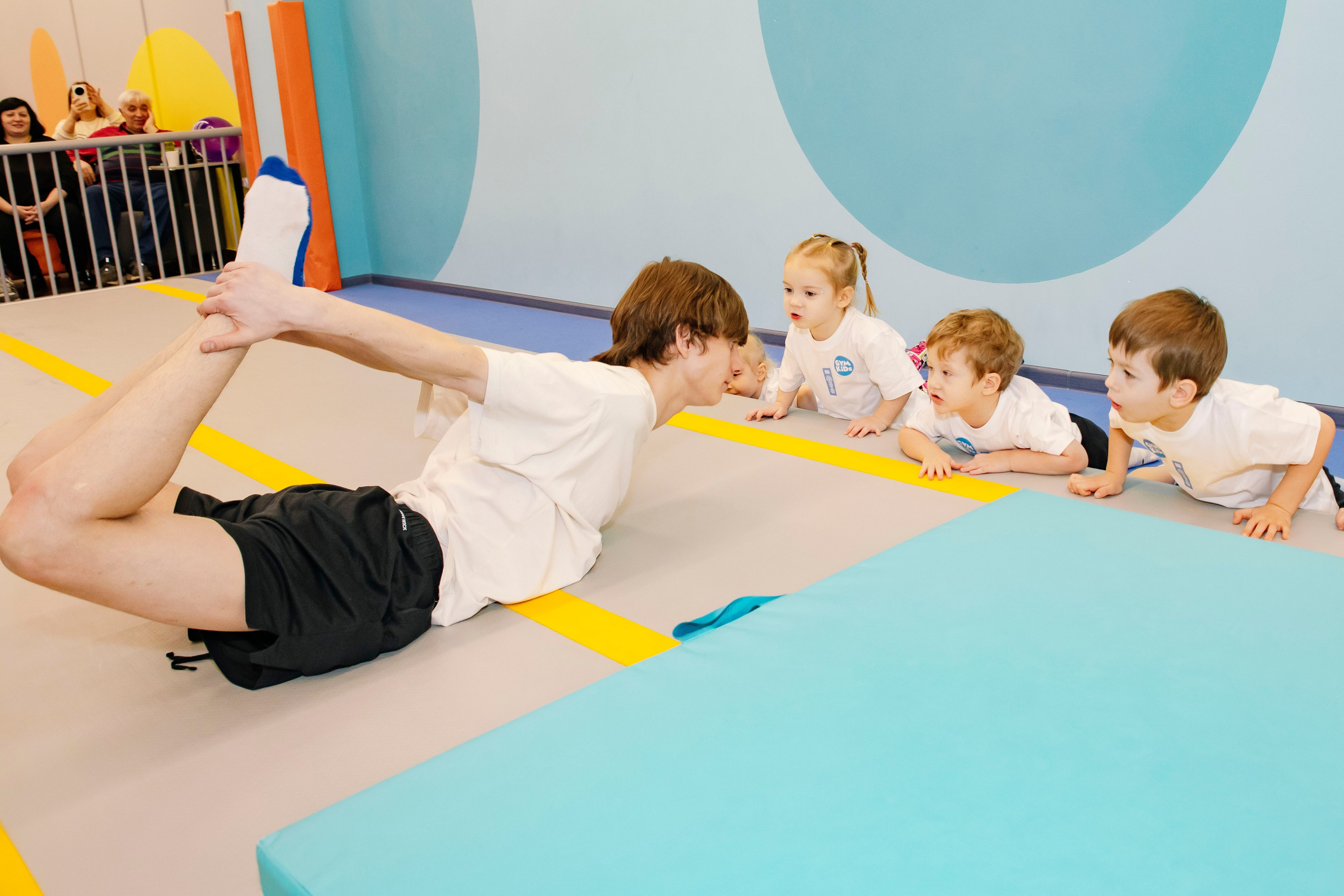 Соревнования по гимнастике в Gymkids Чертаново. Профессиональный фотограф в Москве | Заказать фотосессию и съемку