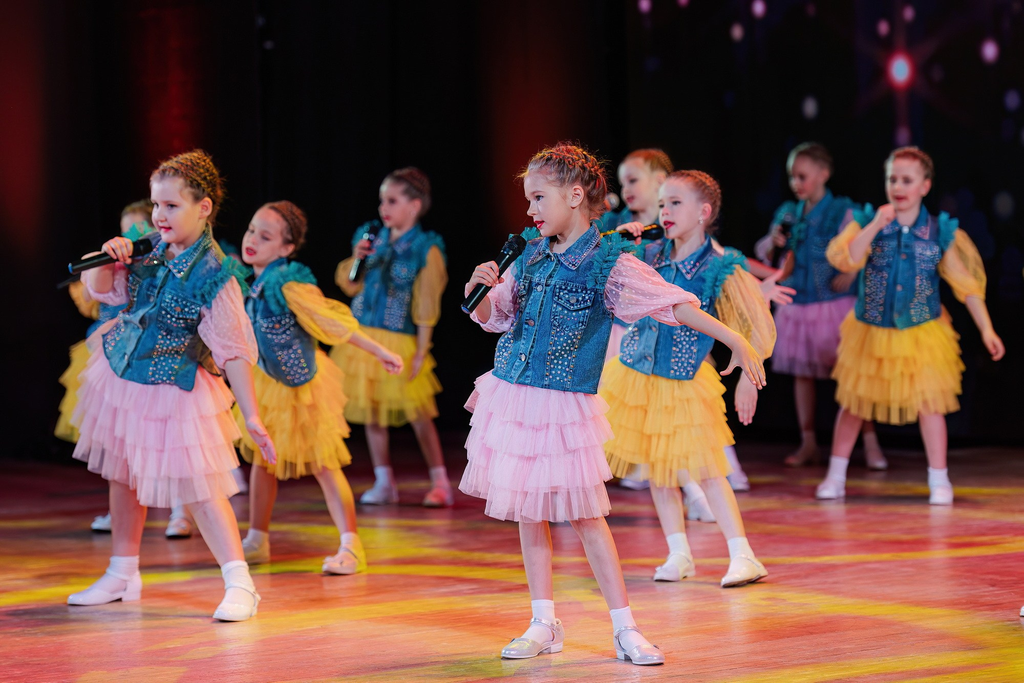 Отчетный концерт Образцового коллектива Алтая театра эстрадной песни «Созвездие». Свадебный и репортажный фотограф Никита Сницарев в Барнауле