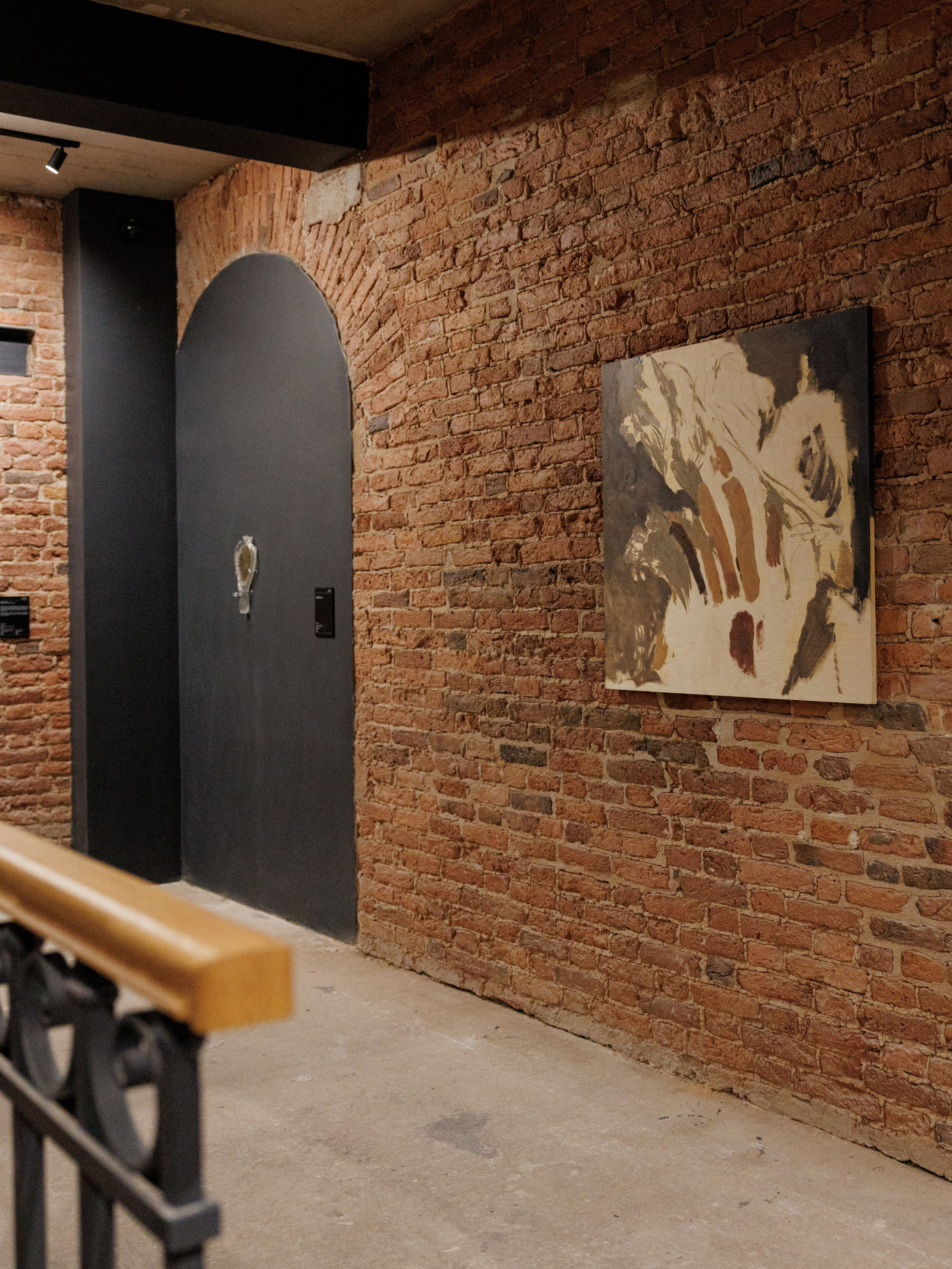 STAY HIDEOUT. Anna Zavediy