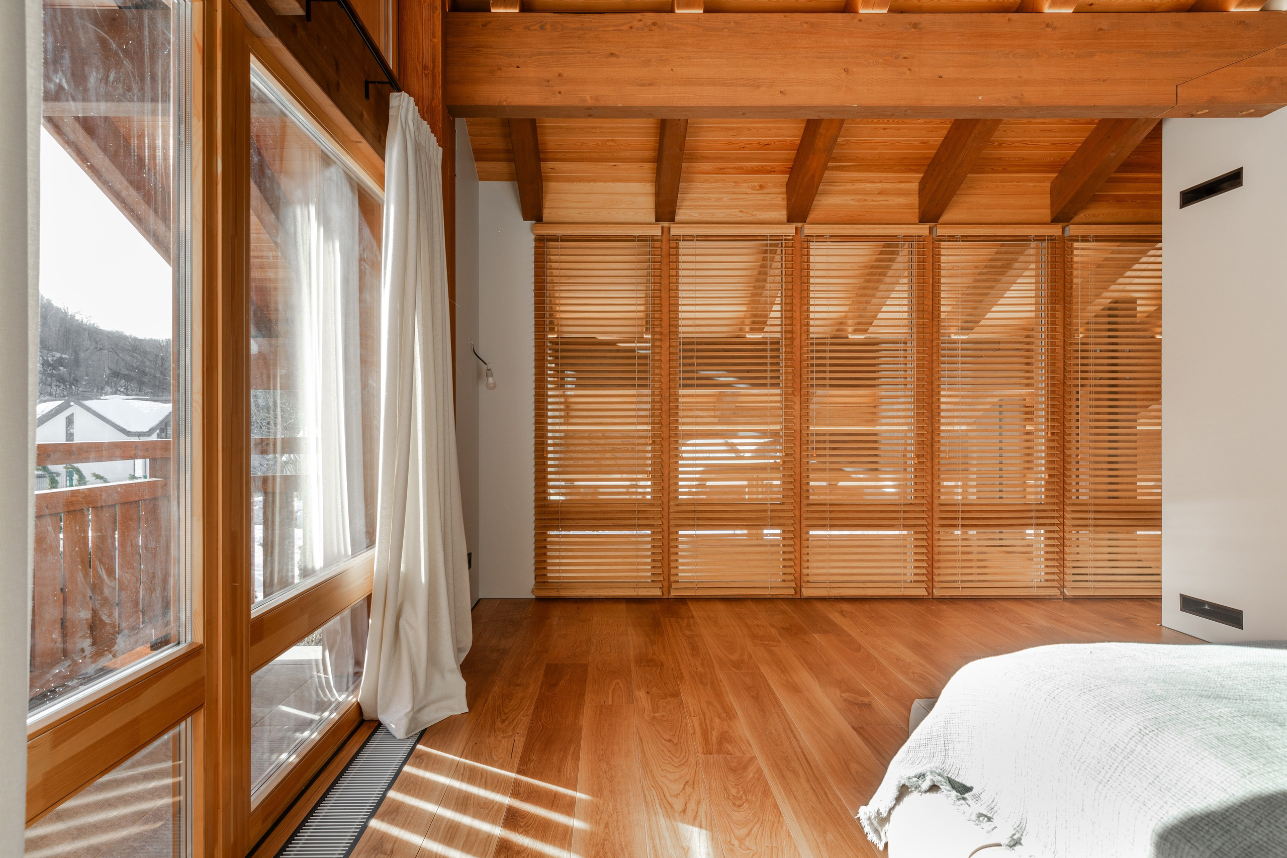 Интерьерная фотосъёмка загородного дома площадью 300 кв м в п. Эстосадок. Интерьерный фотограф Москва