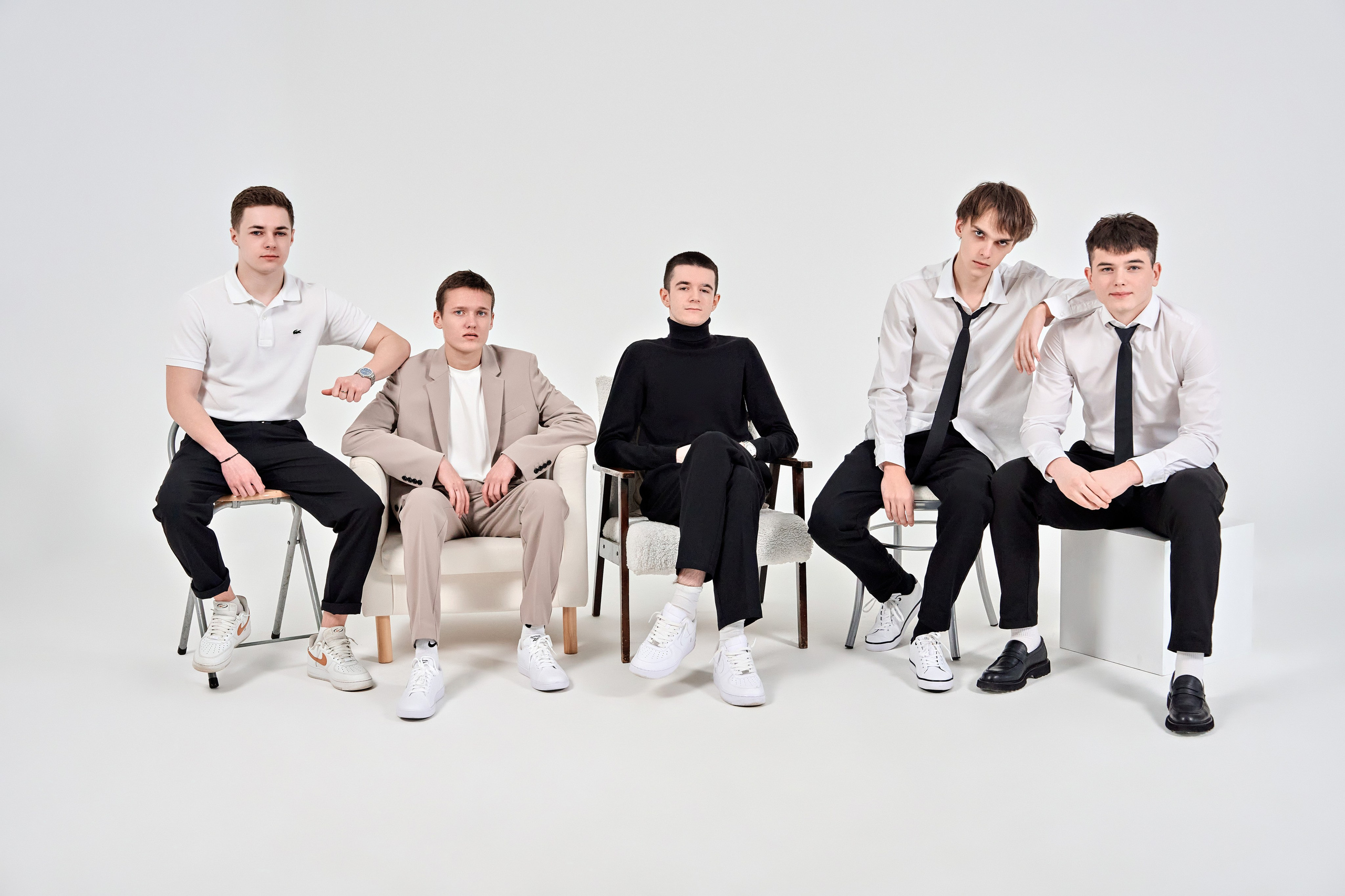 Выпускные альбомы для 9-11 классов. Фотосъёмка в студии. Калуга. Фотограф Меняйло Евгений. Свадьба. Портрет. Репортаж. Семья. Контент