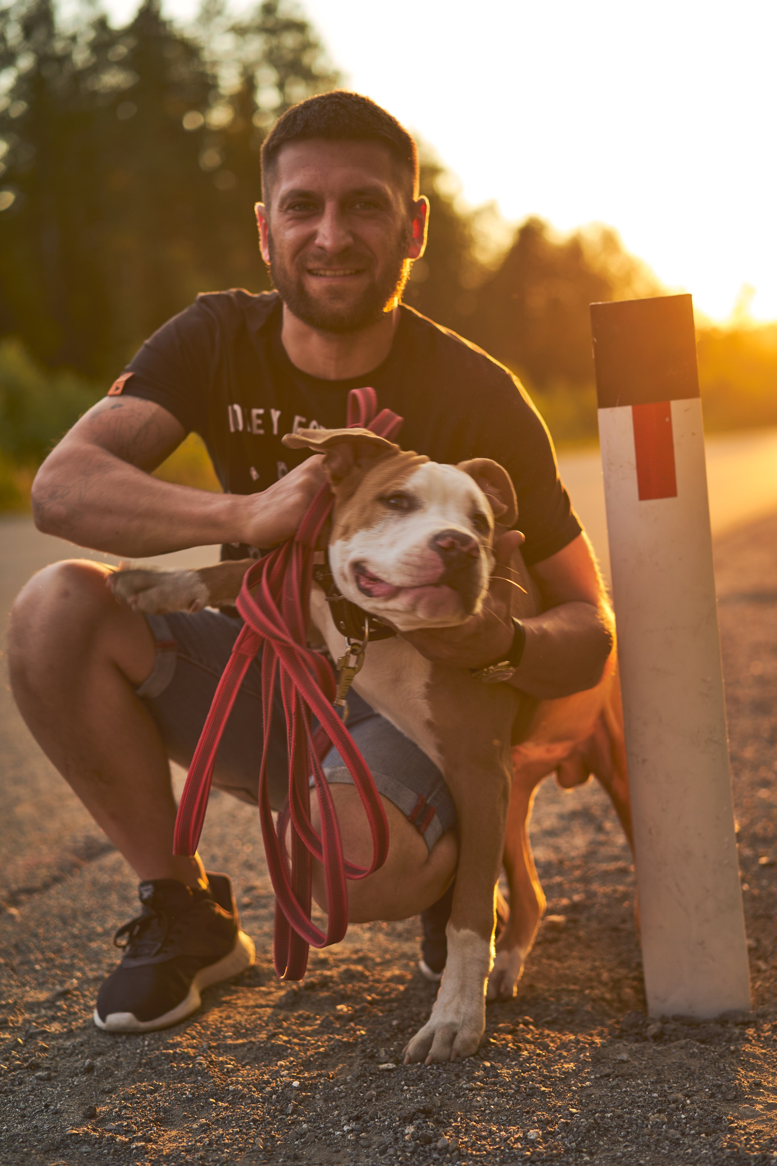 Мужская фотосессия с собакой на закате. Фотограф Екатеринбург Кокшарова Александра