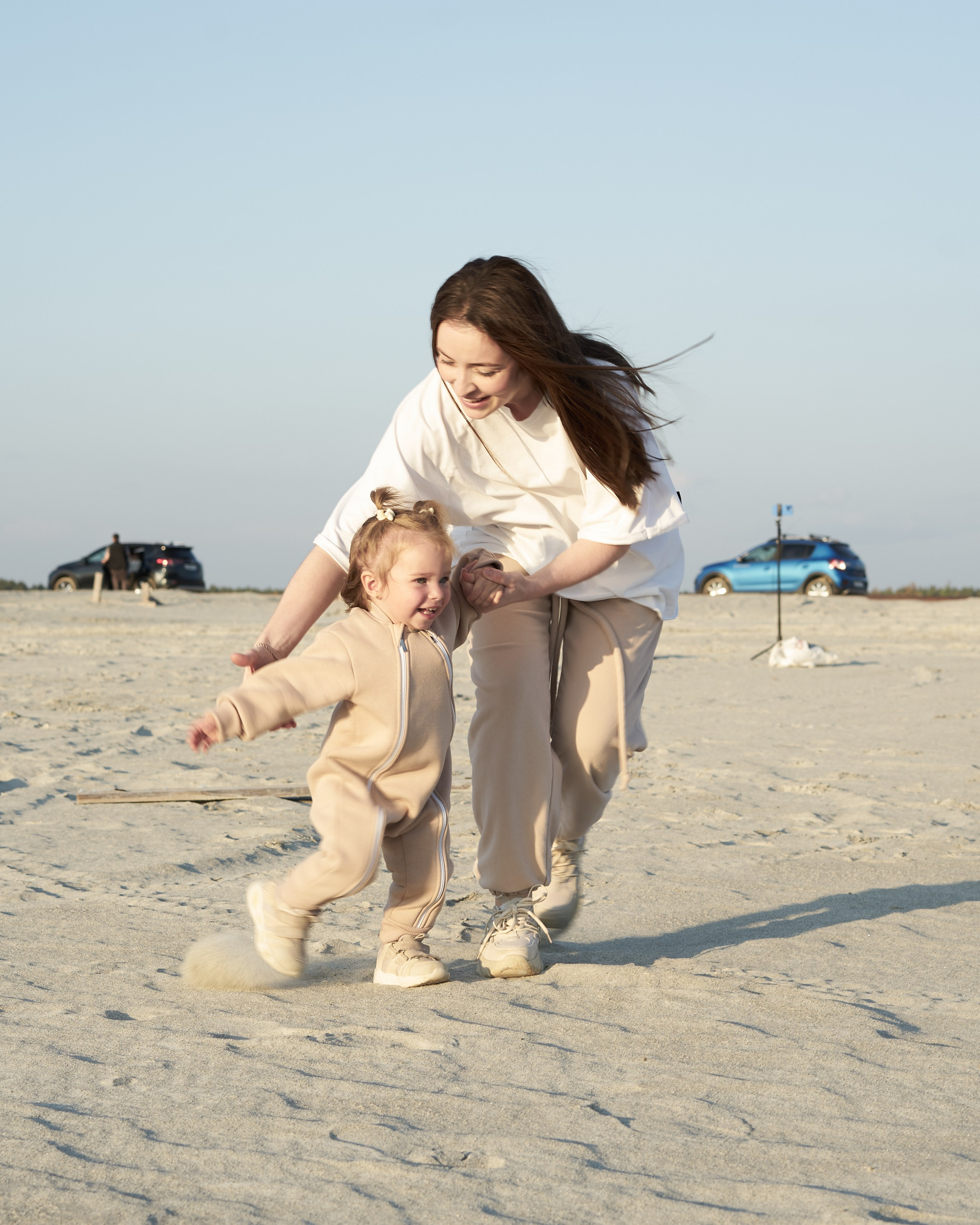 Семейная фотосессия на закате в песках. Фотограф Екатеринбург Кокшарова Александра