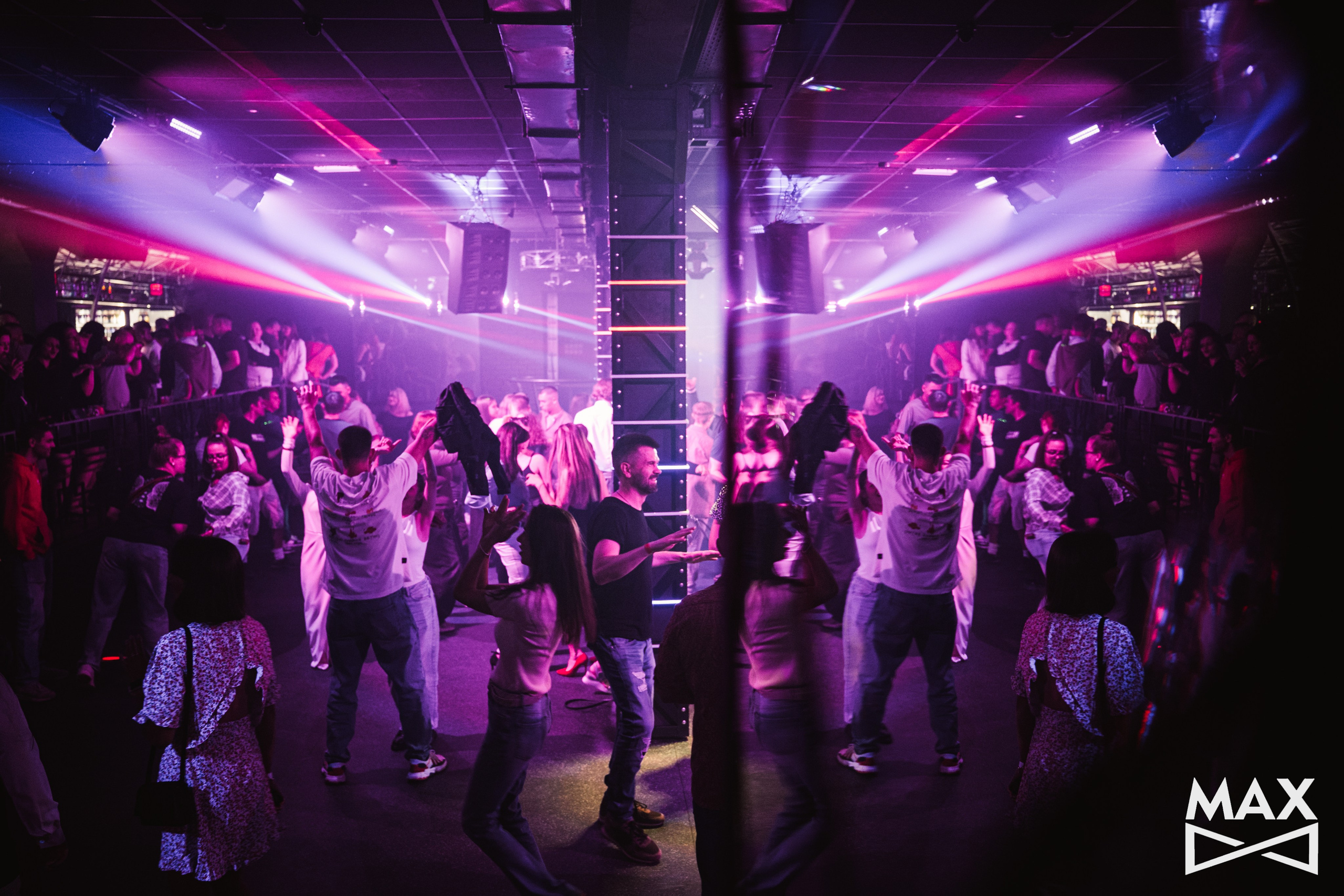 NIGHT CLUB «MAX». Фотограф Великий Новгород Артем Чернецкий