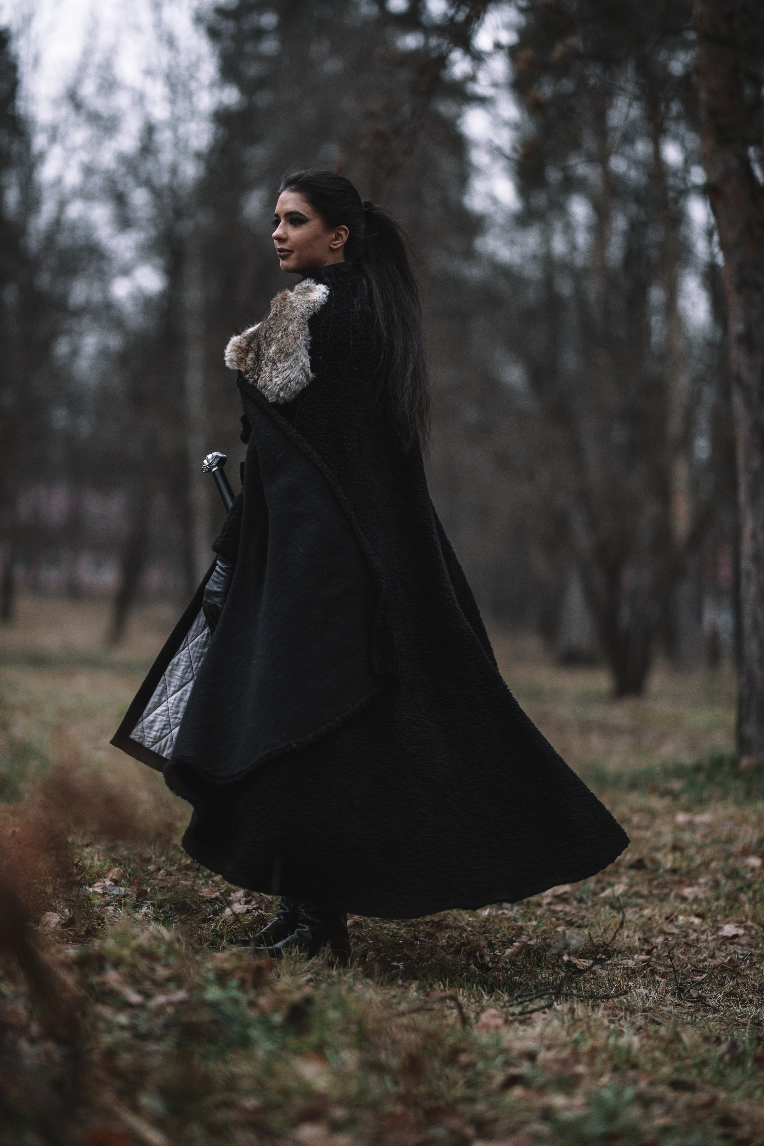 Наташа с фризом в костюме викинга. Фотосессии с лошадьми