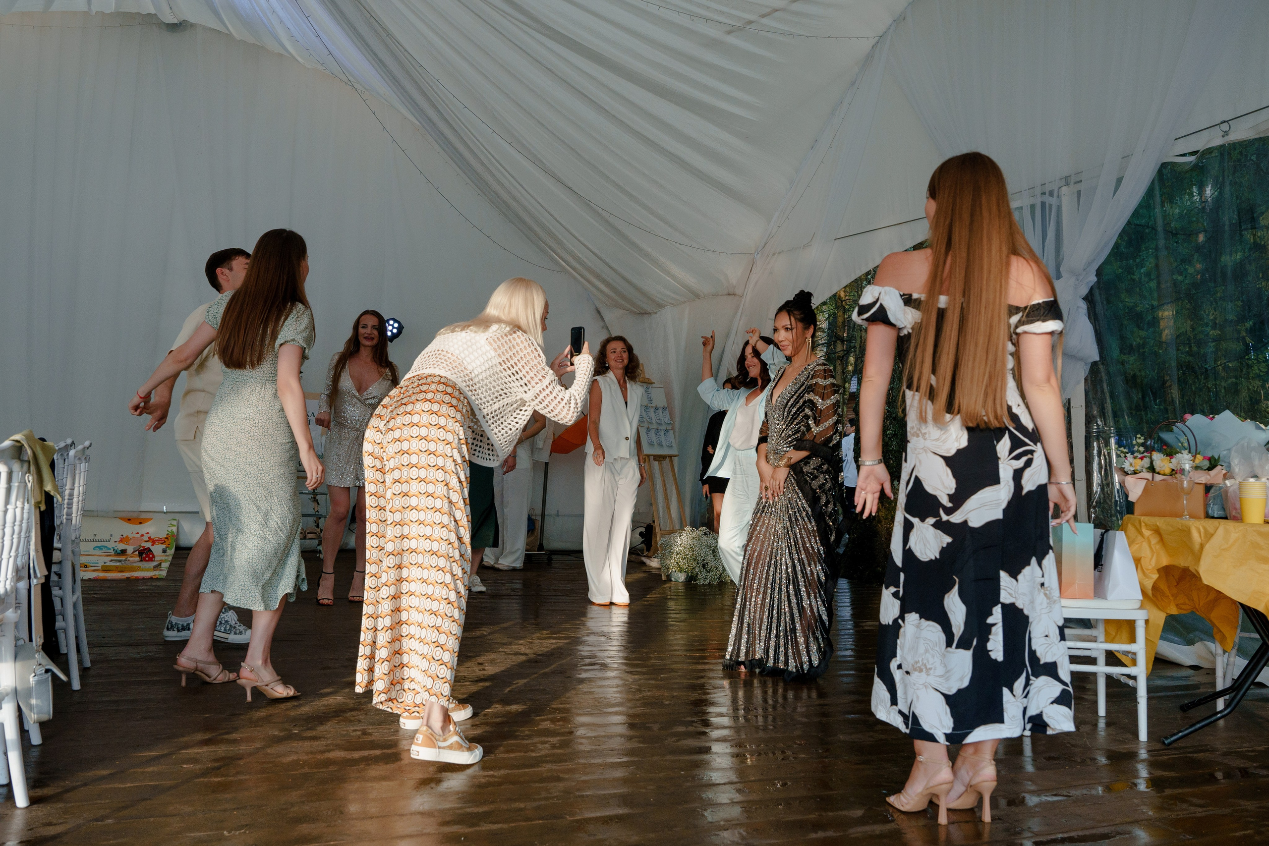 День рождения в шатре на водохранилище. Репортажный фотограф Москва Сергей Дружинин