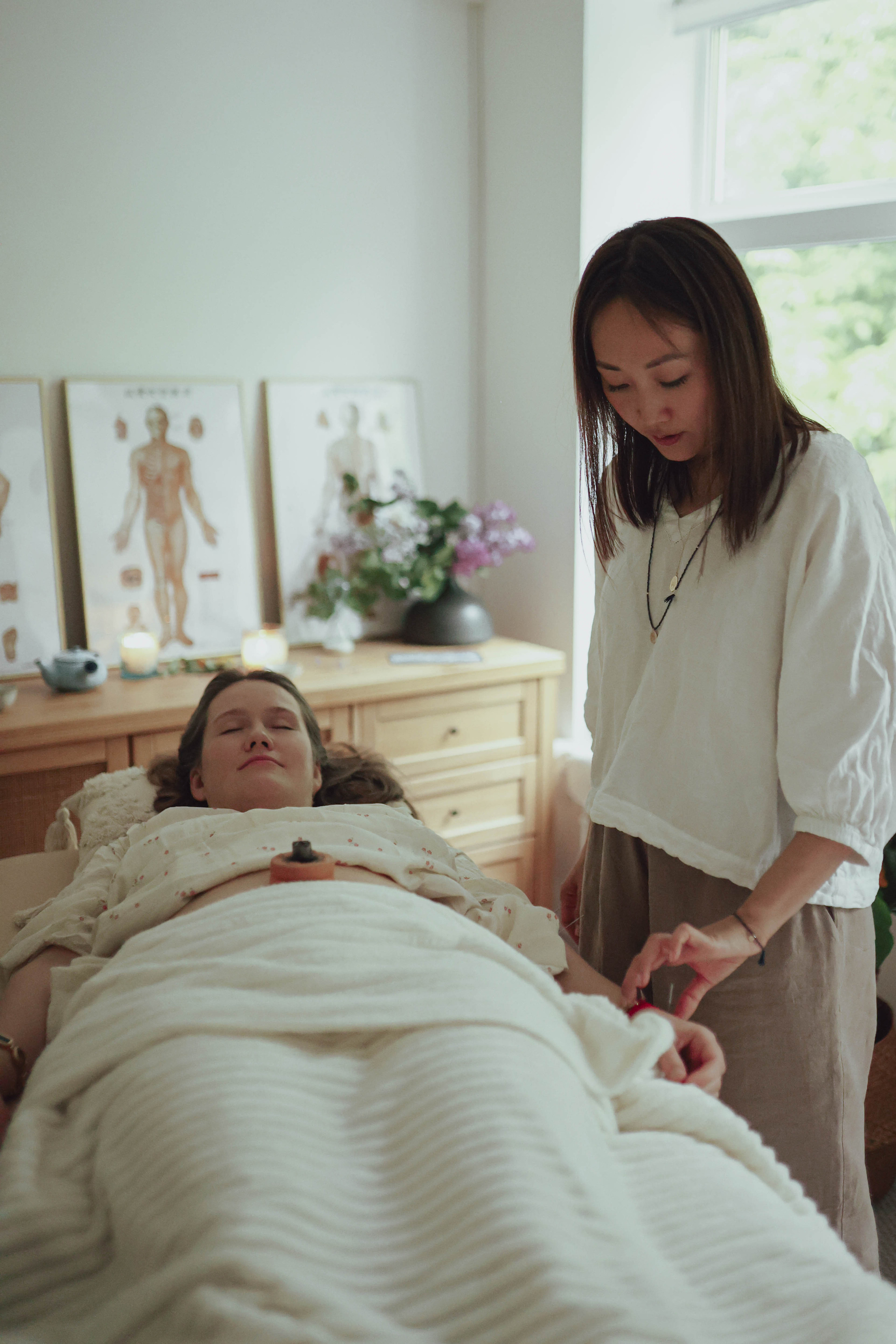 Коллаборация украшения и студия акупунктуры и холицистической терапии. Детский и семейный фотограф, съемка новорожденных Москва