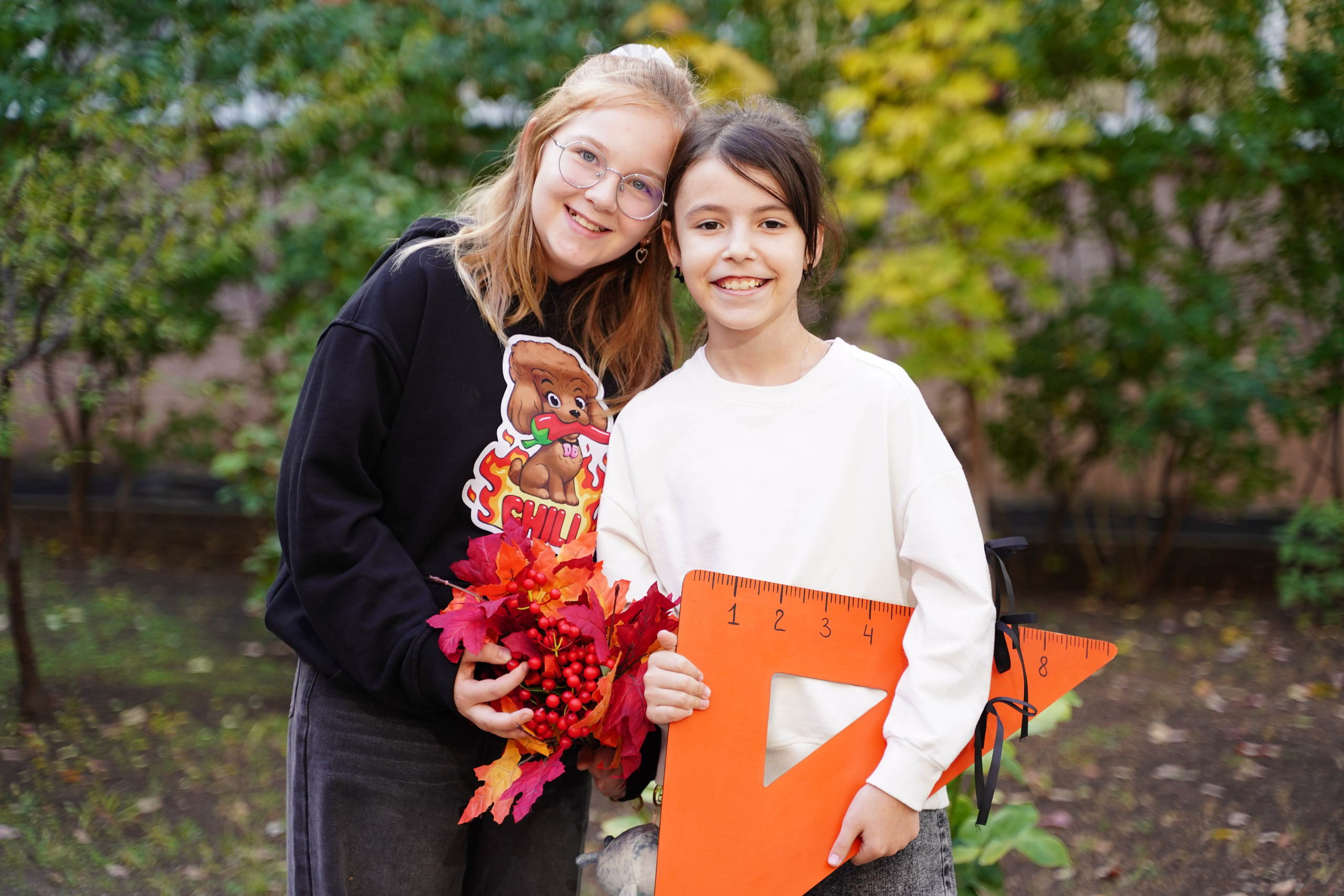 Фото с другом. MEMENTO.Выпускные альбомы, школьные, юбилейные и другие книги. Ростов-на-Дону